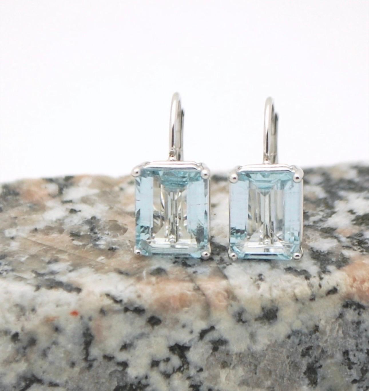Women's or Men's Large aquamarine lever back earrings 14KT white gold For Sale