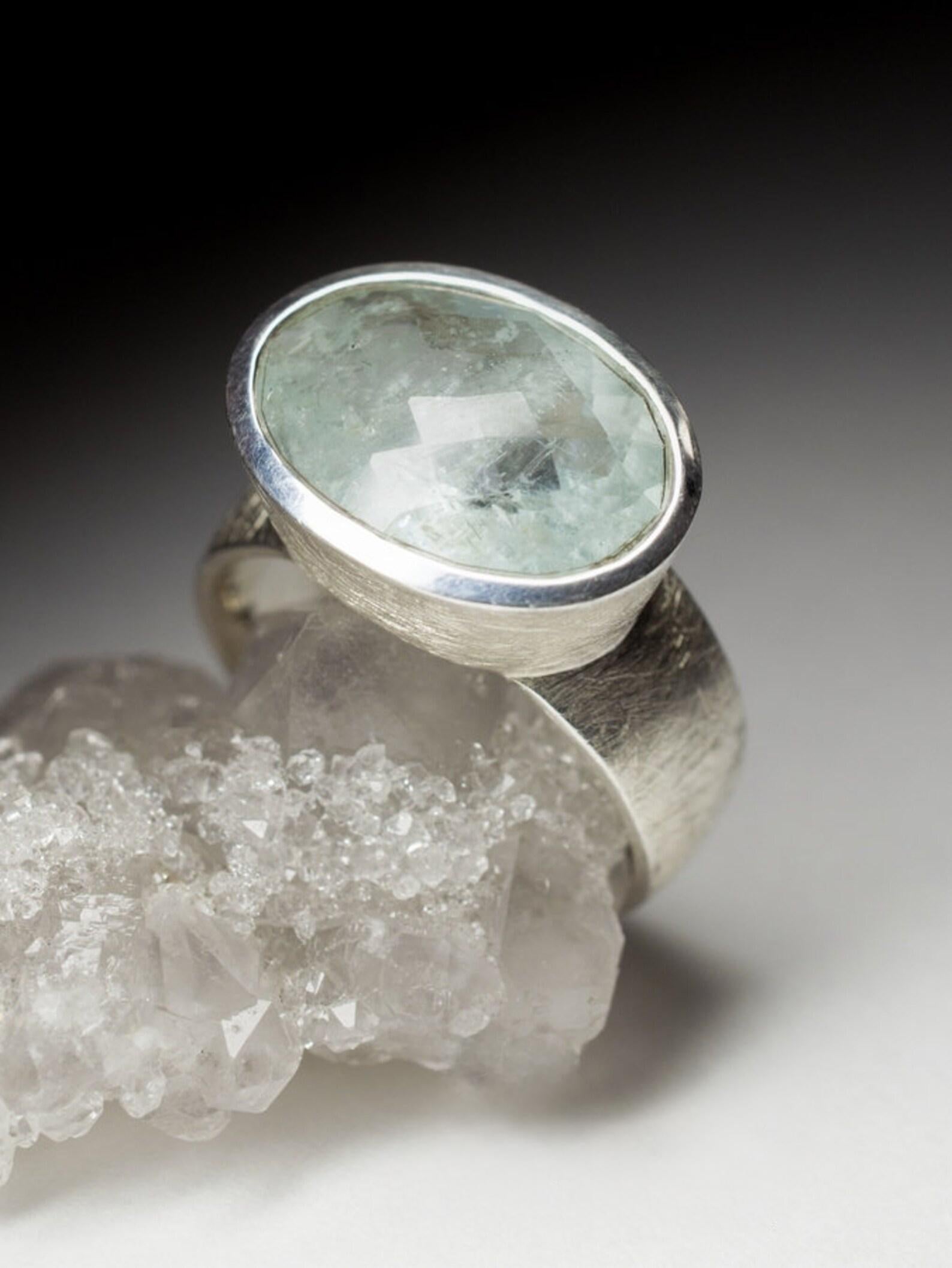 Women's or Men's Large Aquamarine Silver Ring Natural Light Blue Beryl Brazilian Gemstone For Sale