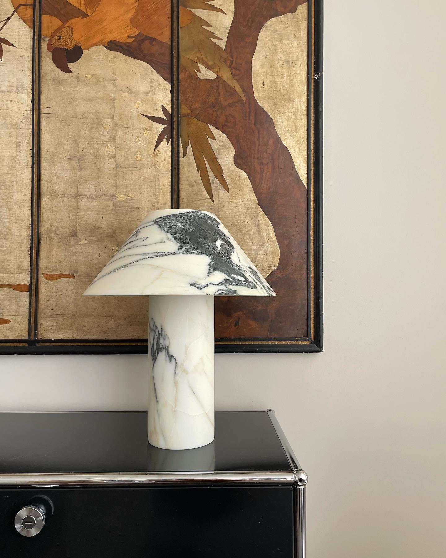 Pantalla Cónica Contemporánea, Lámpara de Mármol Blanco y Negro de Henry Wilson Siglo XXI y contemporáneo en venta