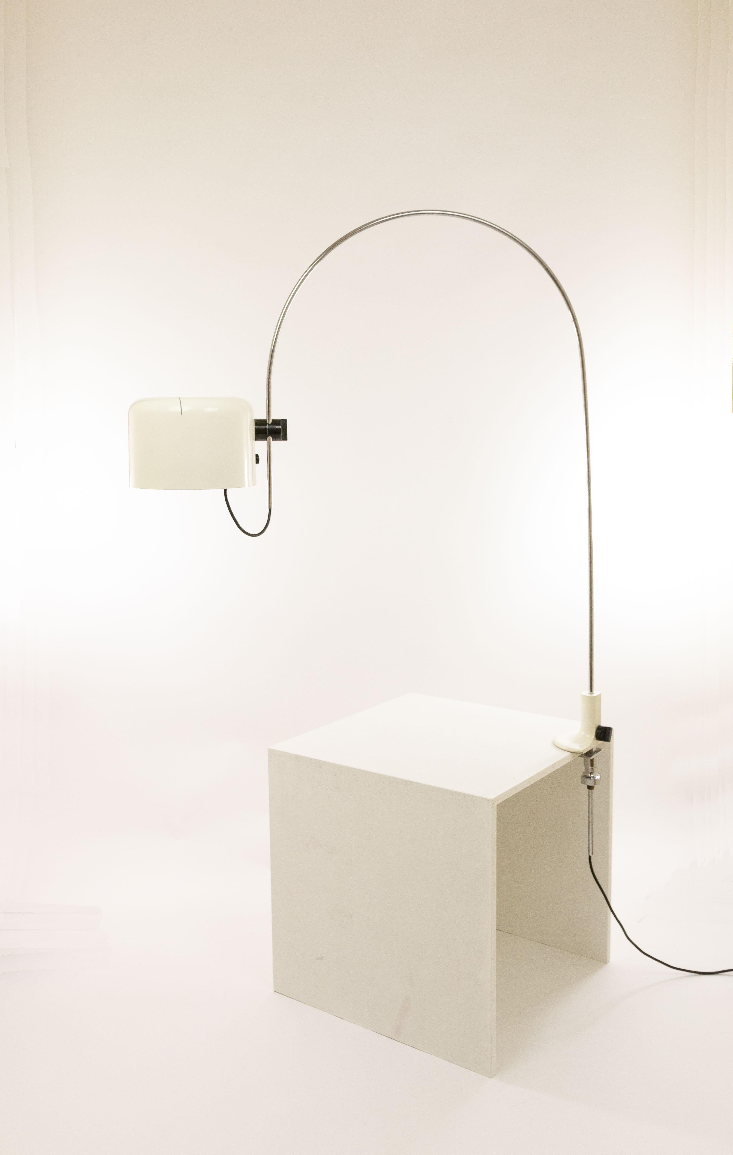 Beautiful and rare clamp table lamp Coupé manufactured by O-Luce, designed by Joe Colombo in 1967.

The lamp consists of a large arched arm and a white cylindrical shaped shade. The lamp is adjustable in many ways. The white clamping element on