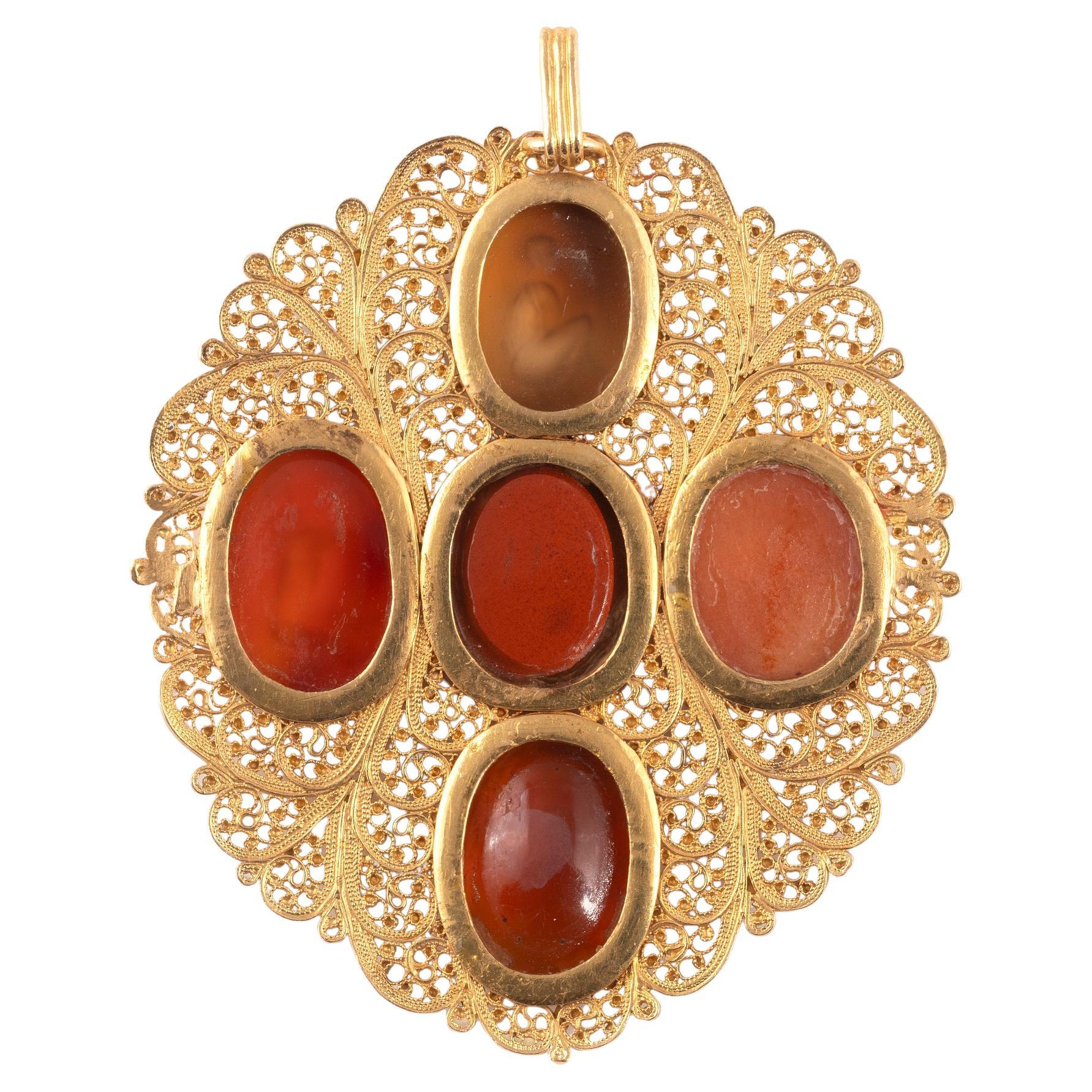 Large oval shape archaeological-revival in high karat gold with five roman intaglio 1st century depicting two roman profile, wolf, lion and philosopher.
Size 56mm x 49mm
Weight: 21.5gr.