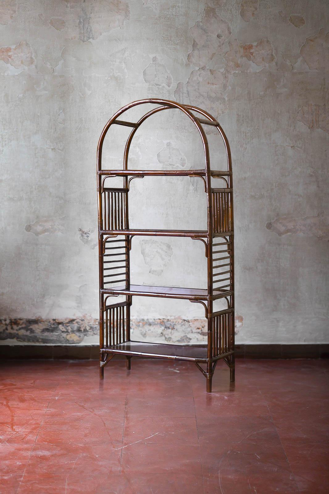 Large arched bookcase In dark rattan with 4 smoked glass shelves with geometric details along the sides, 1980
Dimensions 87 W x 198 H x 43 D