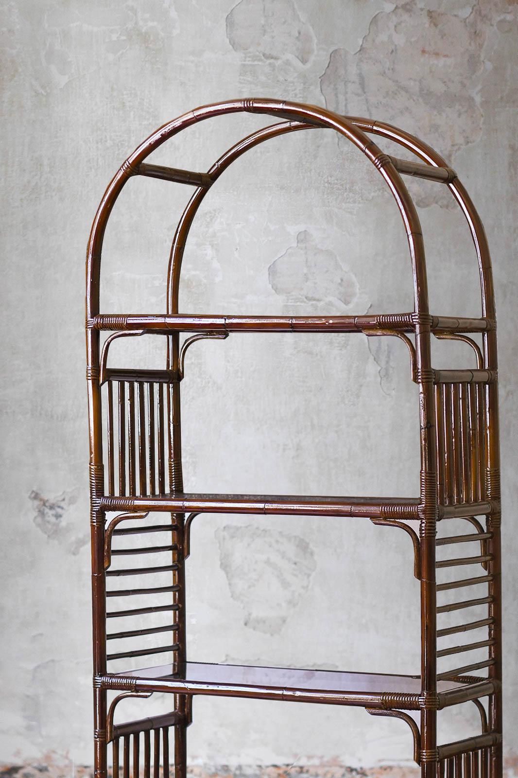 Large Arched Bookcase In Dark Rattan With Smoked Glass Shelves, 1980 In Good Condition In Roma, RM