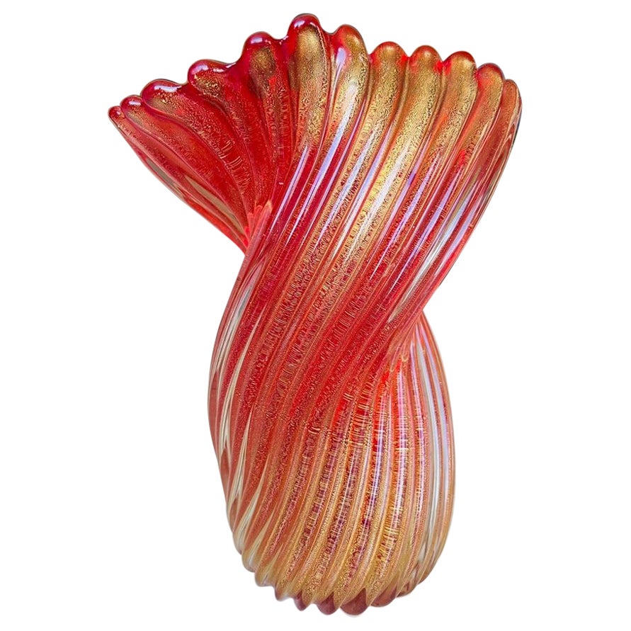 Large Archimede Seguso Murano Glass 1950 rubino oro "Retorto a coste" vase.