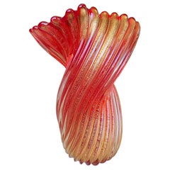 Gran jarrón Archimede Seguso de cristal de Murano 1950 rubino oro "Retorto a coste".