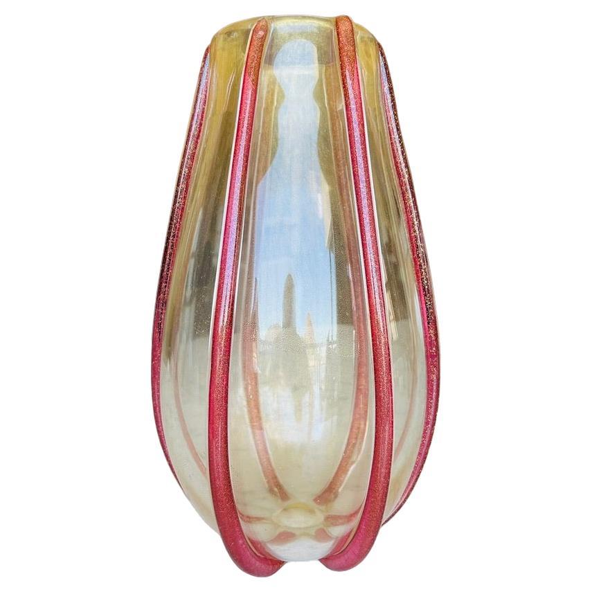 Large Archimede Seguso Murano glass "A cordone oro" red ribs vase circa 1949. For Sale