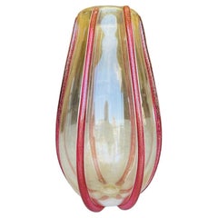 Large Archimede Seguso Murano glass "A cordone oro" red ribs vase circa 1949.