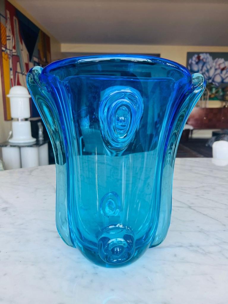 Mid-Century Modern Large Archimede Seguso Murano glass circa 1950 blue vase. For Sale