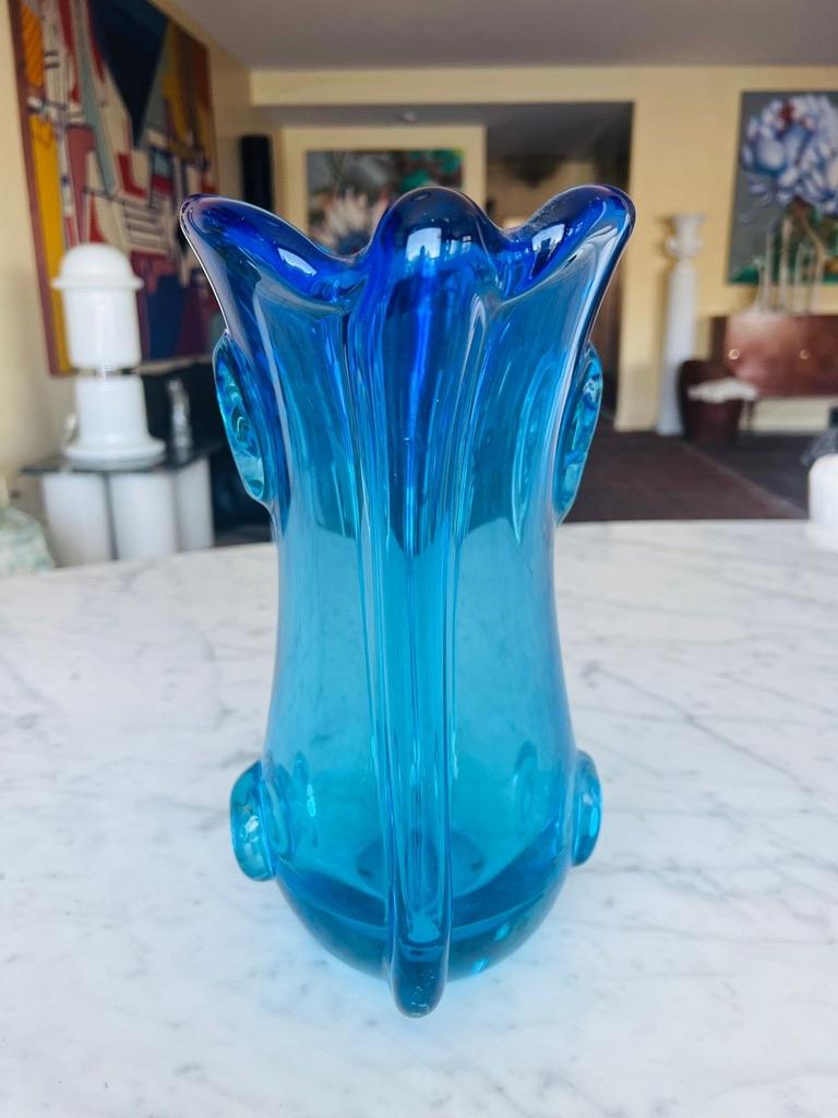 Italian Large Archimede Seguso Murano glass circa 1950 blue vase. For Sale