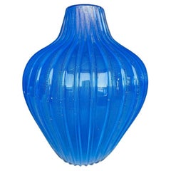 Large Archimede Seguso Murano glass "Costolato oro" blue vase circa 1950.