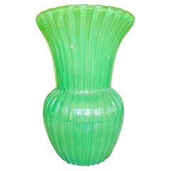 Large Archimede Seguso Murano glass "Costolato oro" green vase circa 1950.