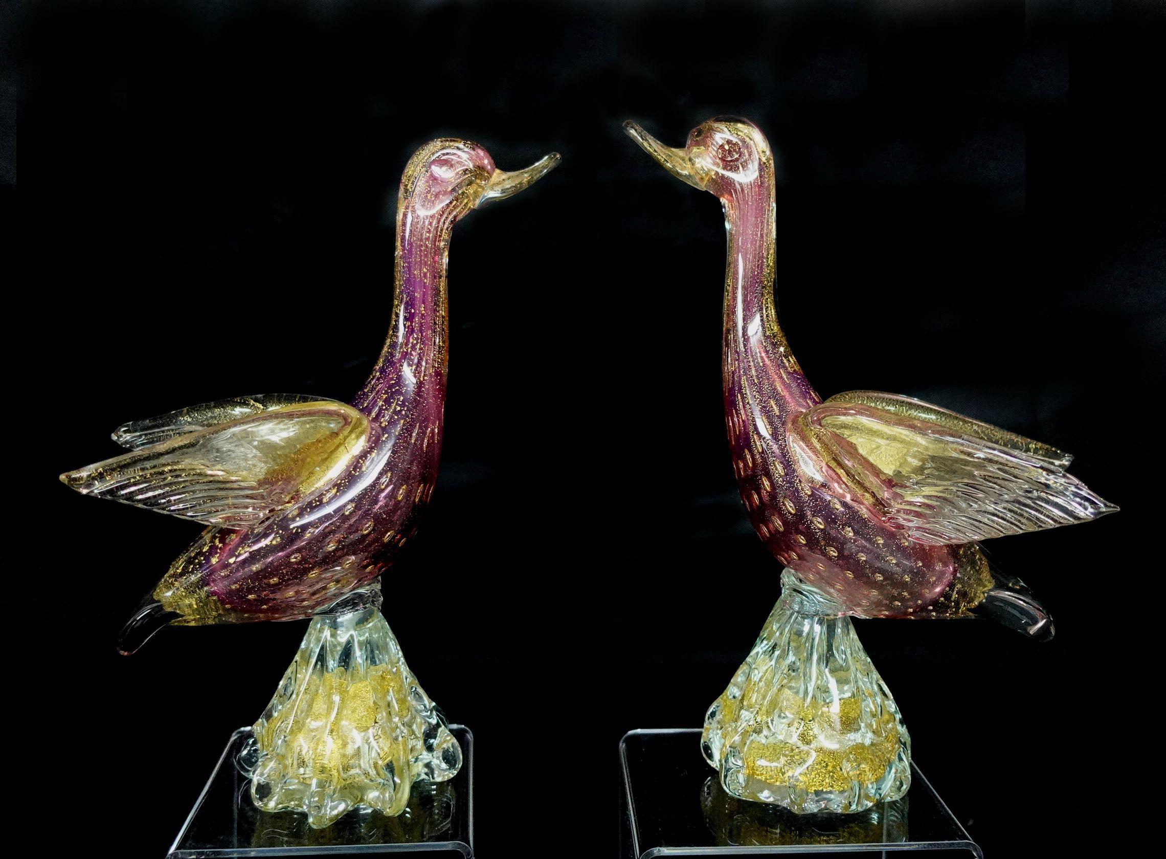 Fait main Grands oiseaux en verre d'art italien d'Archimede Seguso de Murano, violet et mouchetés d'or #R00007 en vente
