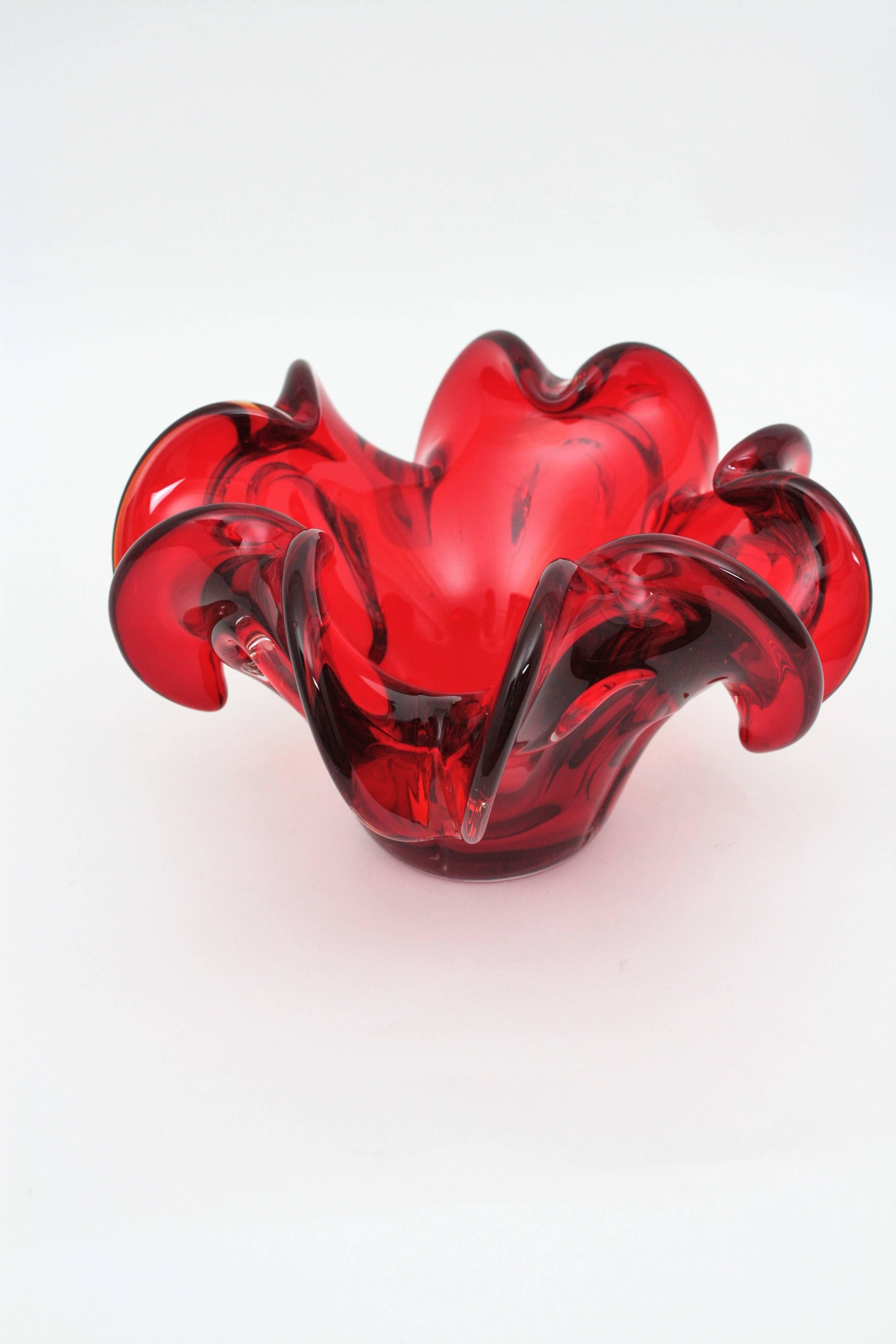 Large Archimede Seguso Murano Ruby Red Sommerso Art Glass Centerpiece Bowl In Good Condition In Barcelona, ES