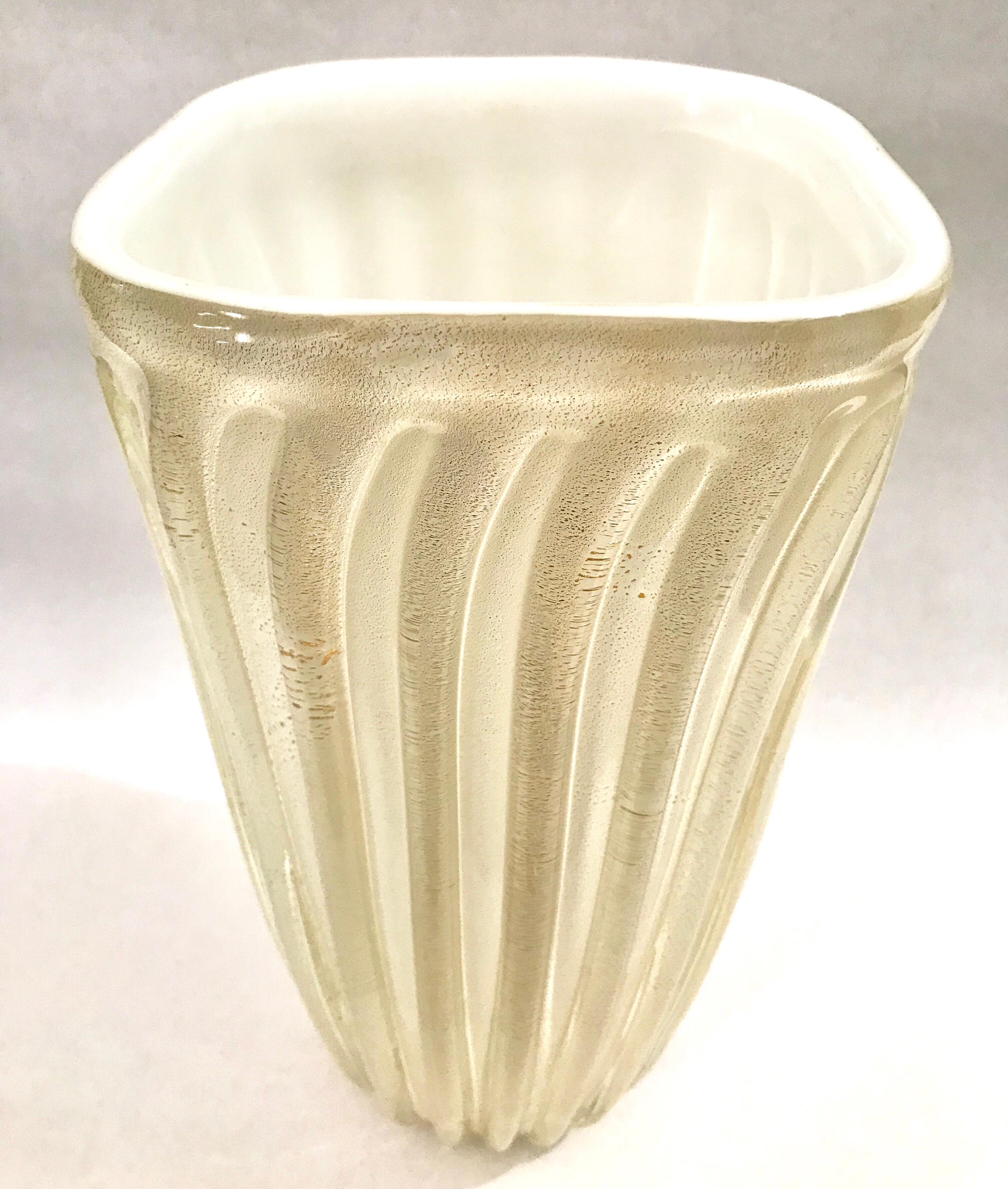 Large Archimede Seguso Ribbed Murano Art Glass Vase with Gold Foil For Sale 6