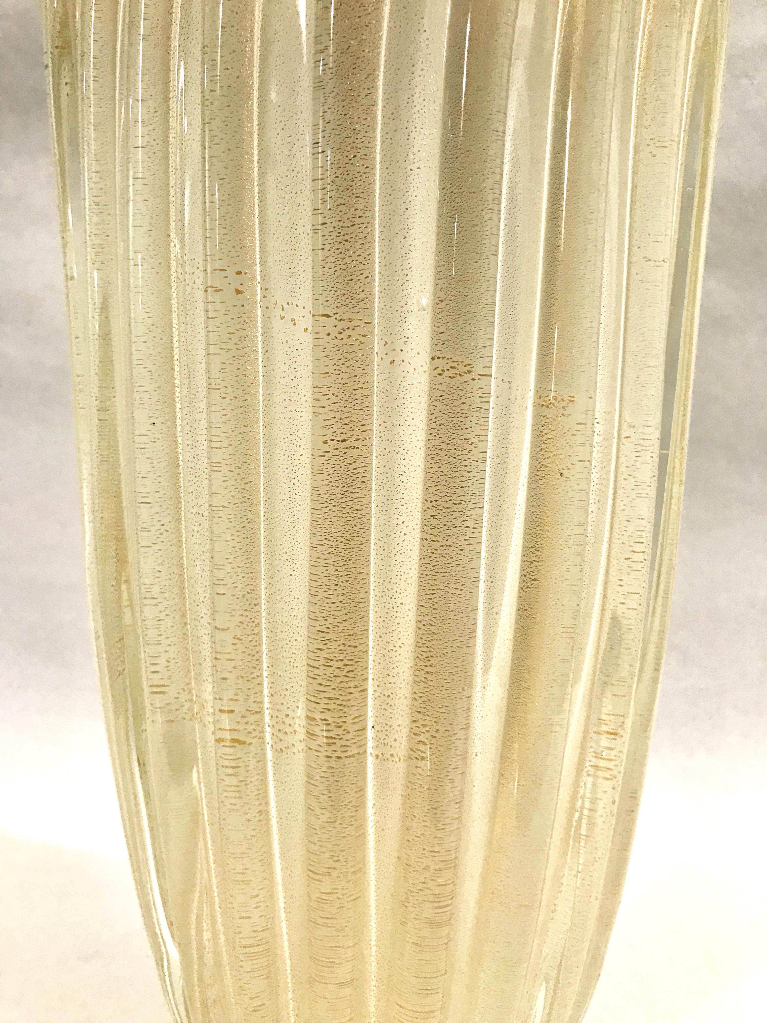 Mid-20th Century Large Archimede Seguso Ribbed Murano Art Glass Vase with Gold Foil For Sale