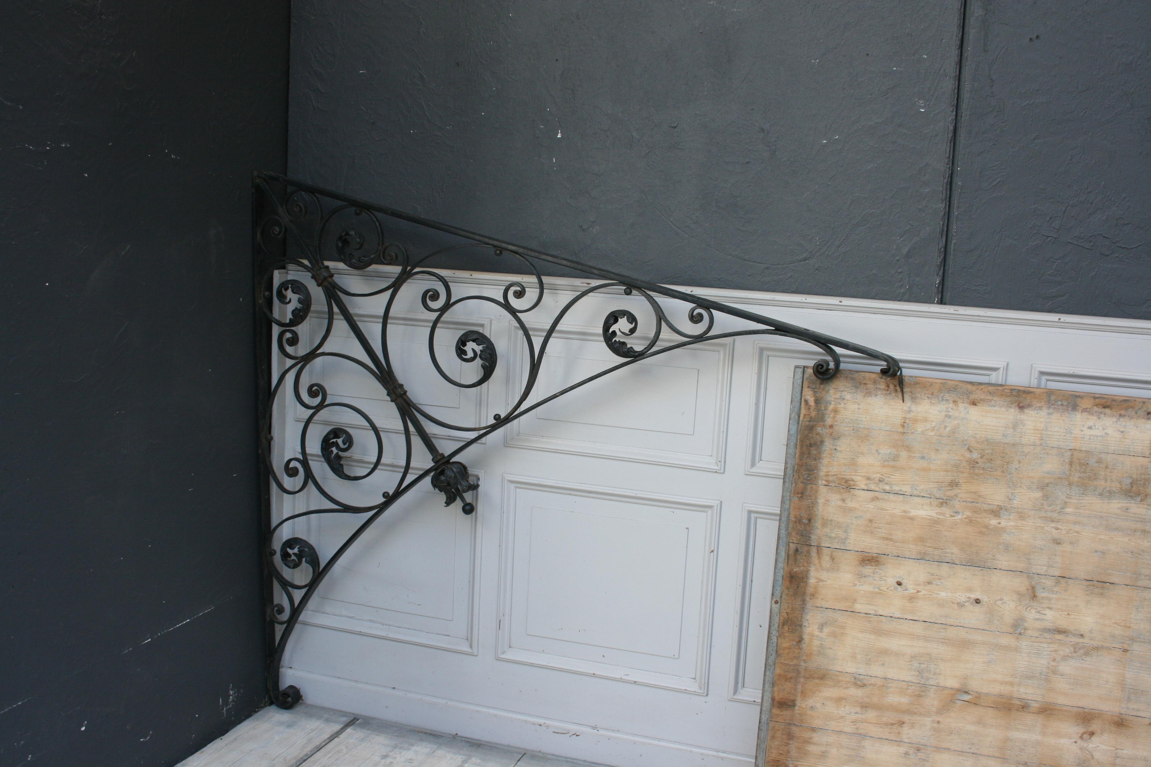 Large wall-mounted iron bracket/ roof rack from France circa 1900, in anthracite-grey paint.
Also as a very decorative piece e.g. standing on a sideboard or hanging on the wall.
Dimensions:
149 cm x 168 cm / 58,66 inch x 66,14 inch,
200 cm