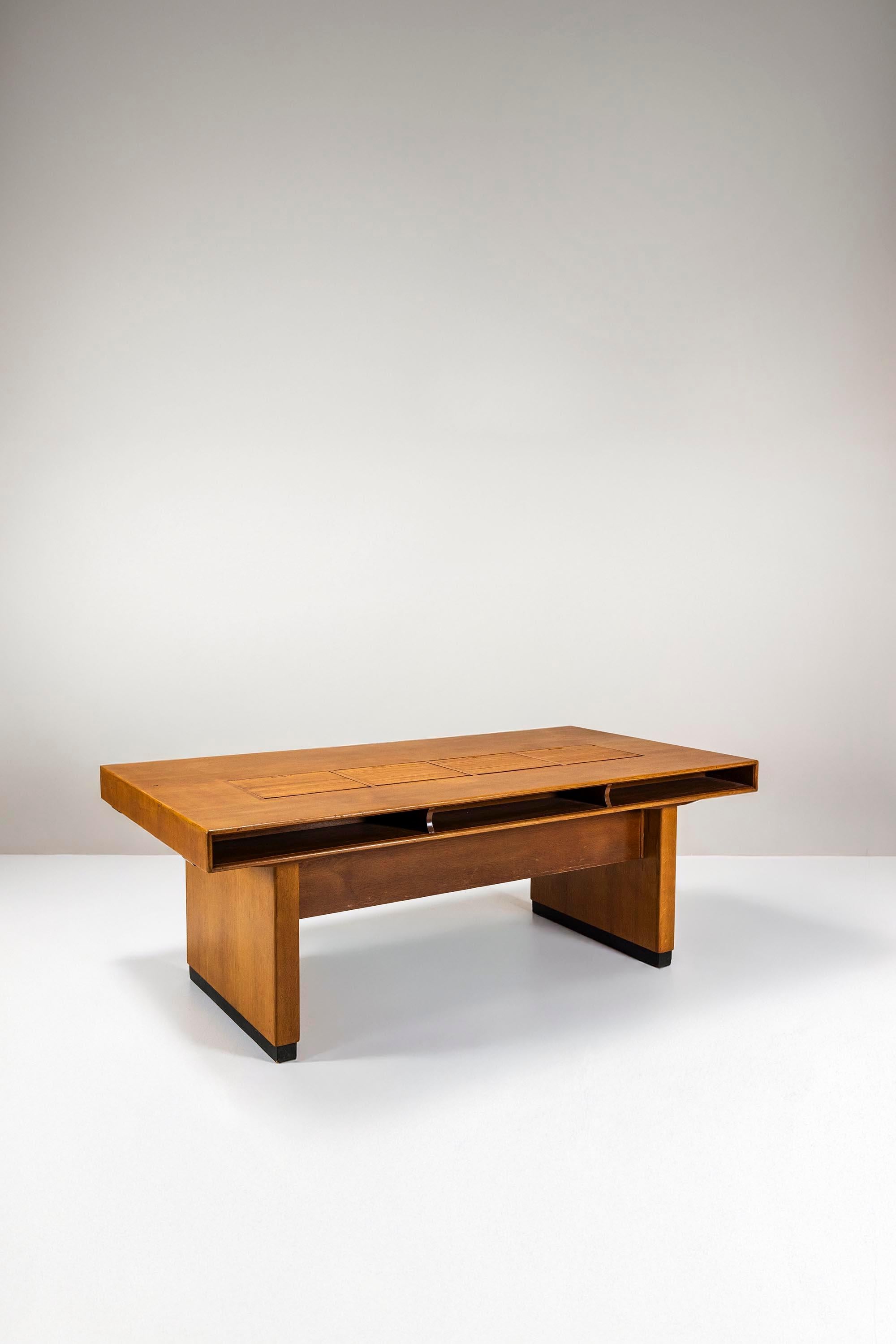 An exceptional piece of Scandinavian craftsmanship, this teak desk by Claesen & Maerus for Eden encapsulates the refined functionality of the 1960s. Designed with a balance of form and practicality, it embodies the clean lines and thoughtful details