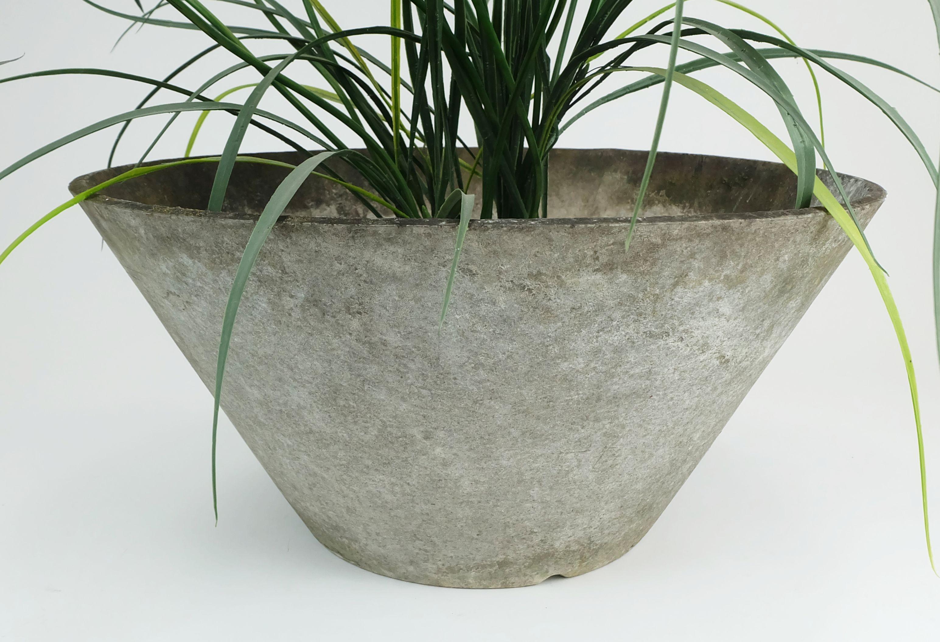 gran maceta arquitectónica PLANTER de forma cónica willy guhl eternit años 50 Moderno de mediados de siglo en venta