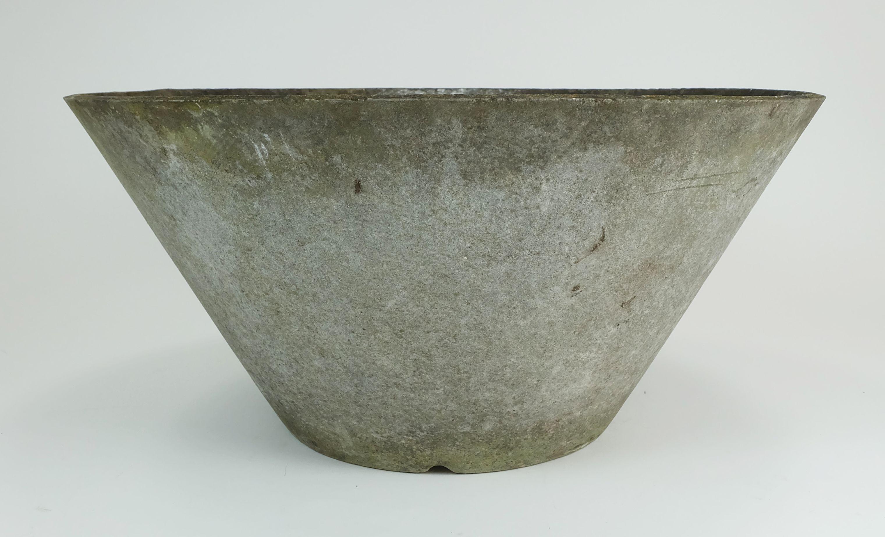 gran maceta arquitectónica PLANTER de forma cónica willy guhl eternit años 50 en venta 1