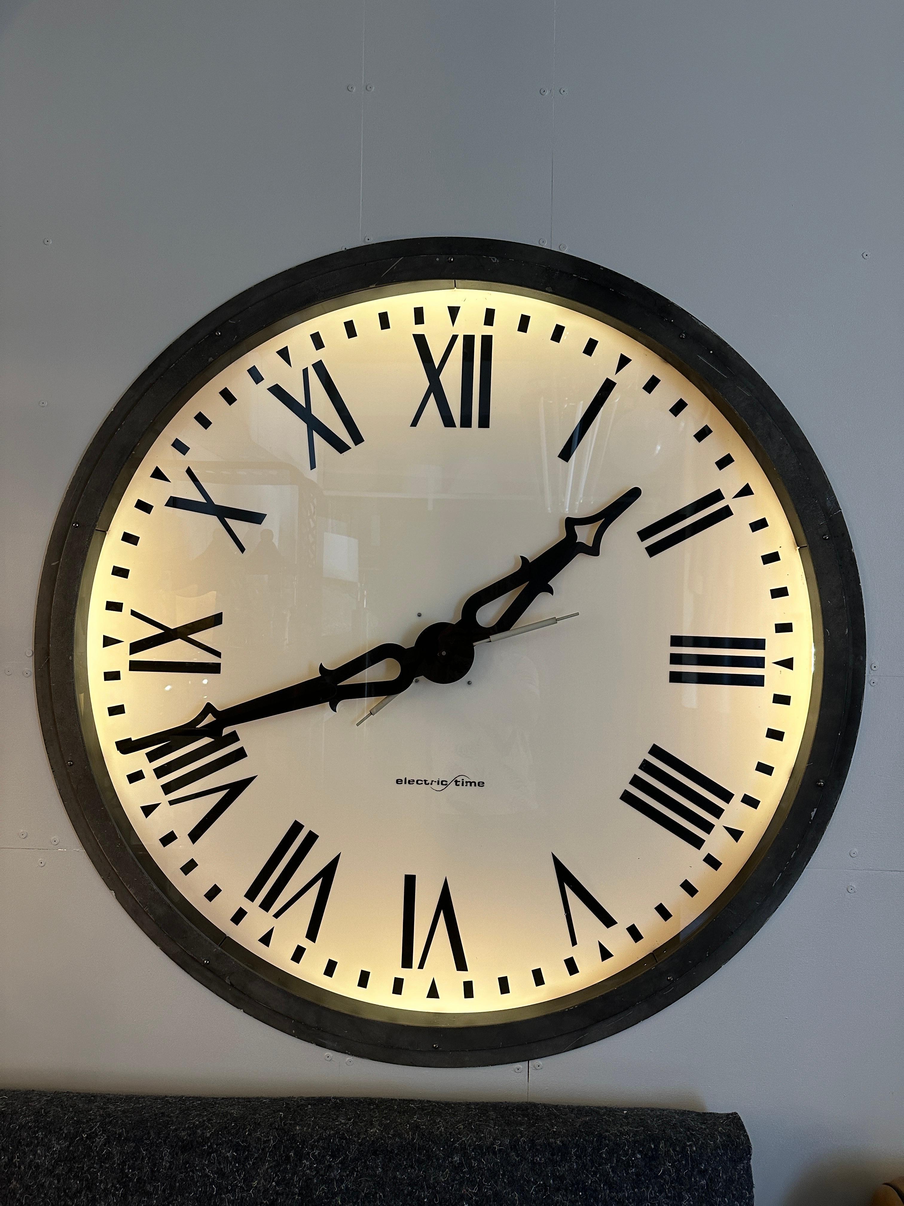 Metà XX secolo Grande recupero architettonico, faccia della torre dell'orologio di quattro piedi in vendita