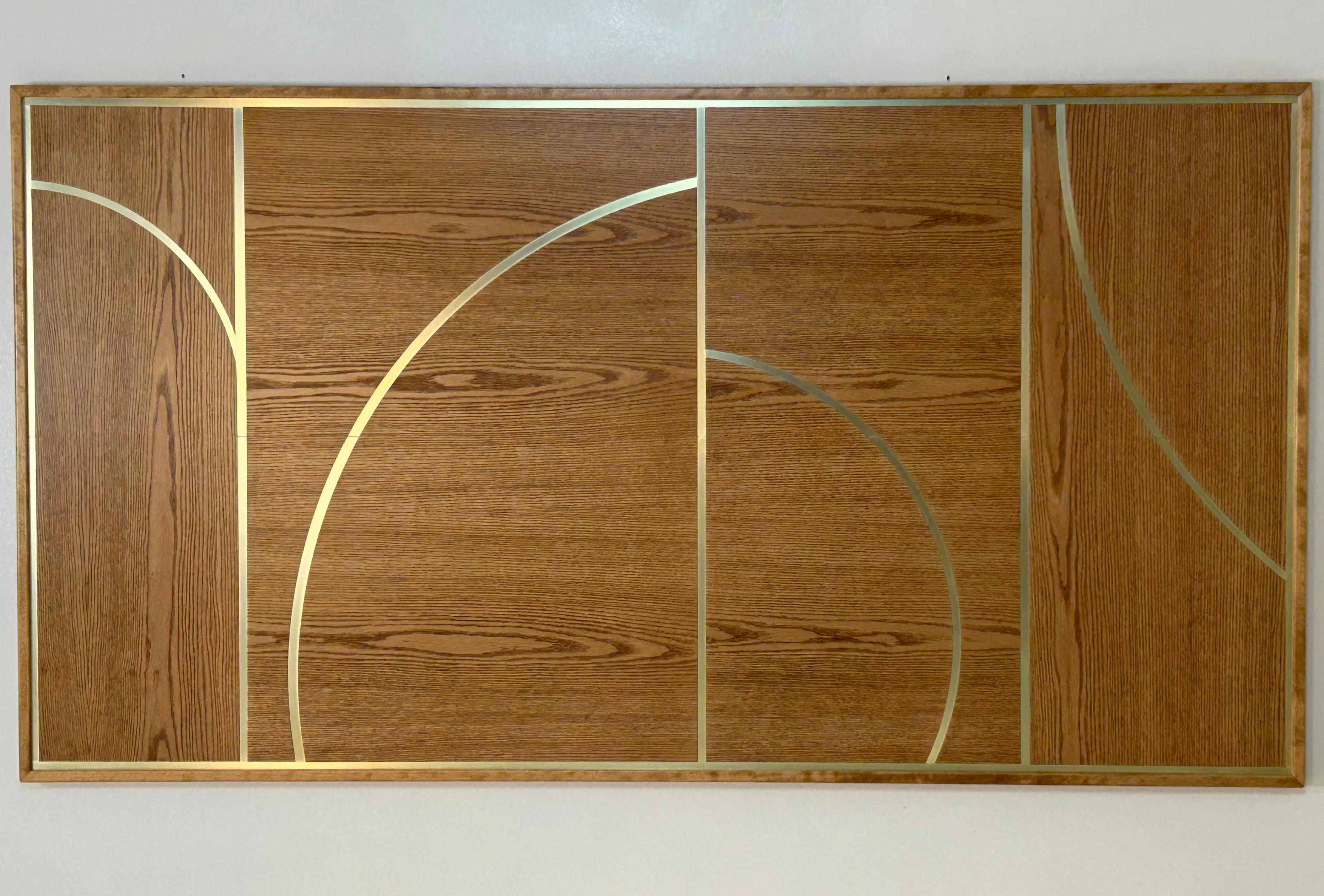 Panel mural arquitectónico grande  Roble moderno y latón Moderno en venta