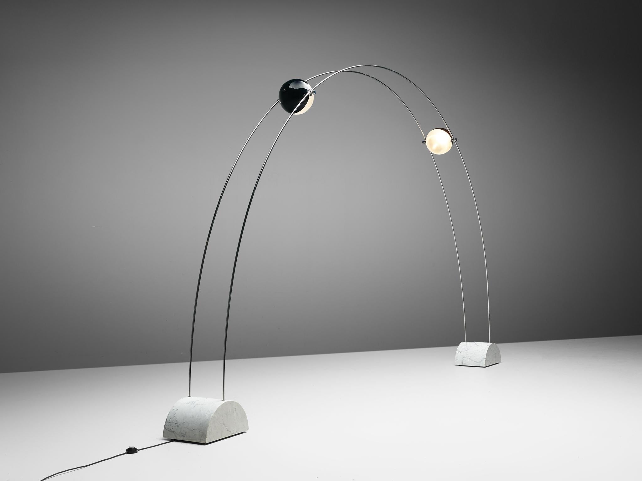 Studio A.R.D.I.T.I. for Sormani Nucleo Division, floor lamp model 'Ponte', Carrara marble, chrome-plated metal, acrylic, Italy, 1971

Lighting sculpture by Studio A.R.D.I.T.I. for Sormani Nucleo Division. This wonderful artistic floor lamp spans an
