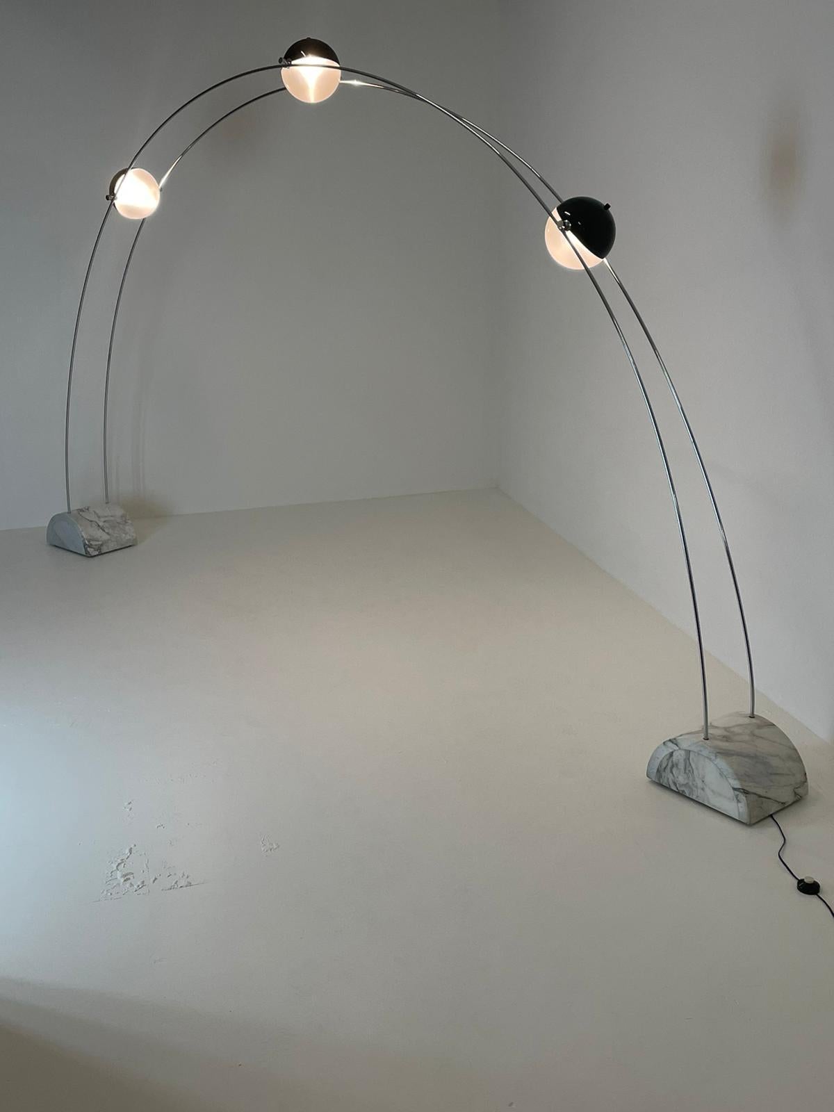 Beautiful floor lamp from the 70s designed by Studio A.R.D.I.T.I. for Sormani, 'Ponte' model, in marble, metal and plastic.

This wonderful artistic floor lamp spans an arc in your room. 
Two thin chrome stems branch off from two marble bases.