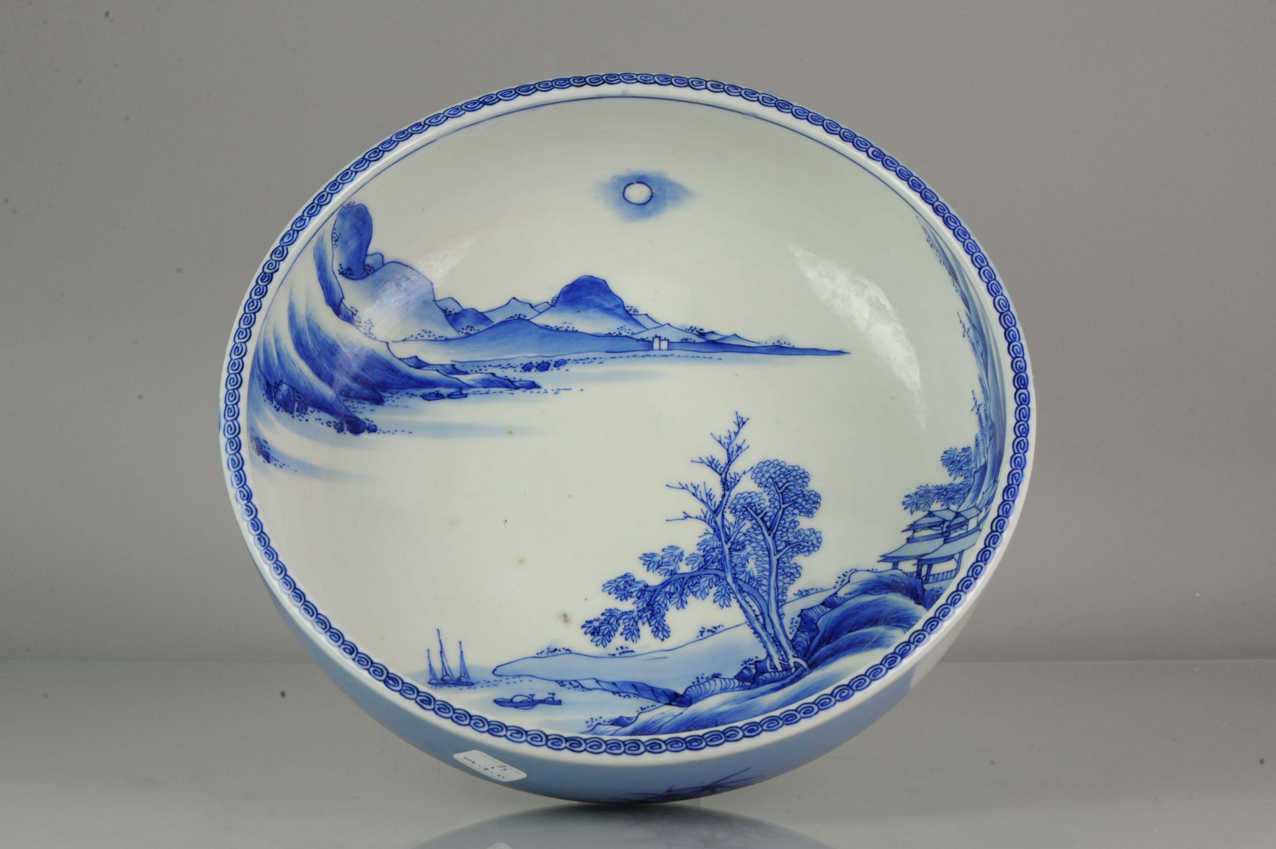 Large Arita Bowl Beautifull Japanese Porcelain 19th Century Edo/Meiji Period For Sale 2