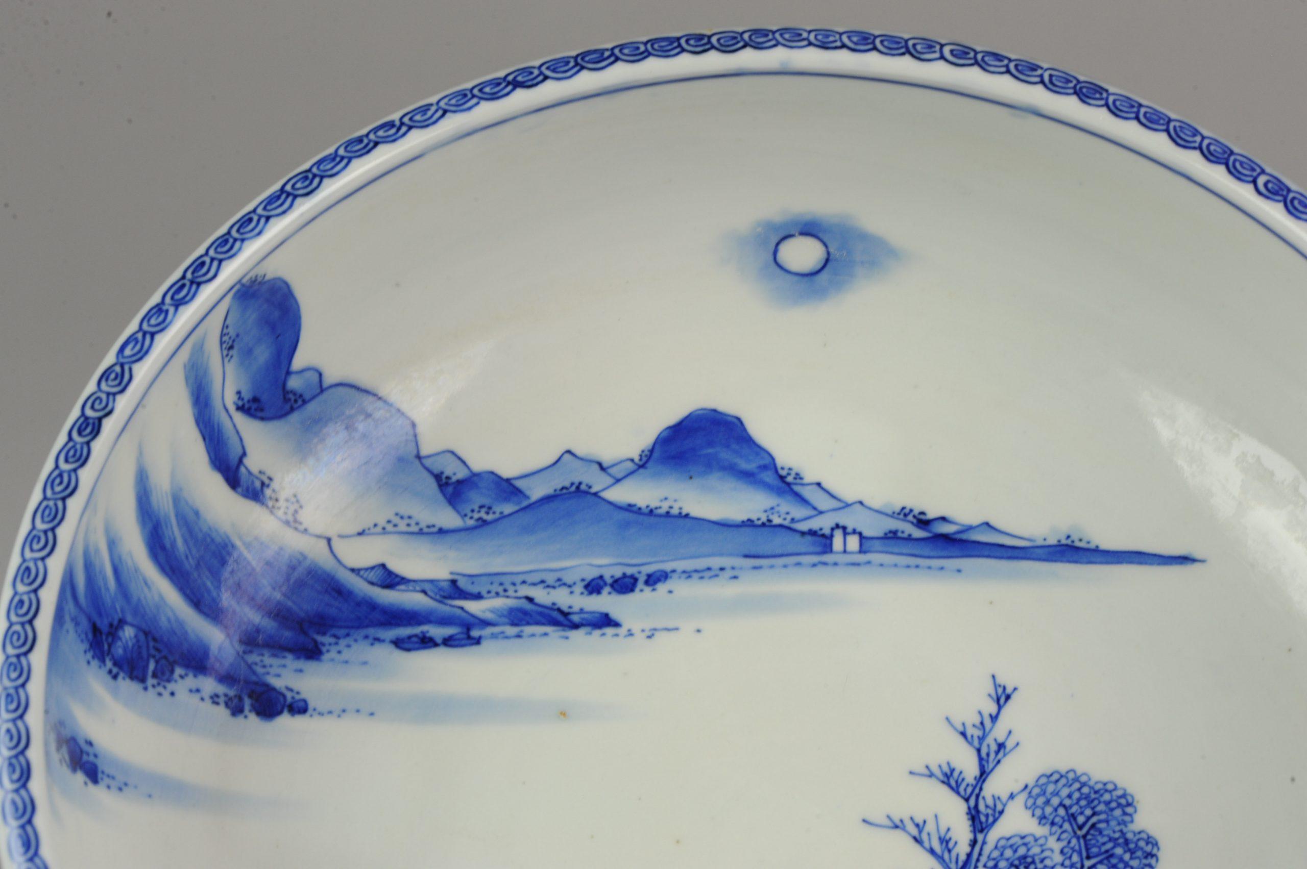Large Arita Bowl Beautifull Japanese Porcelain 19th Century Edo/Meiji Period For Sale 3