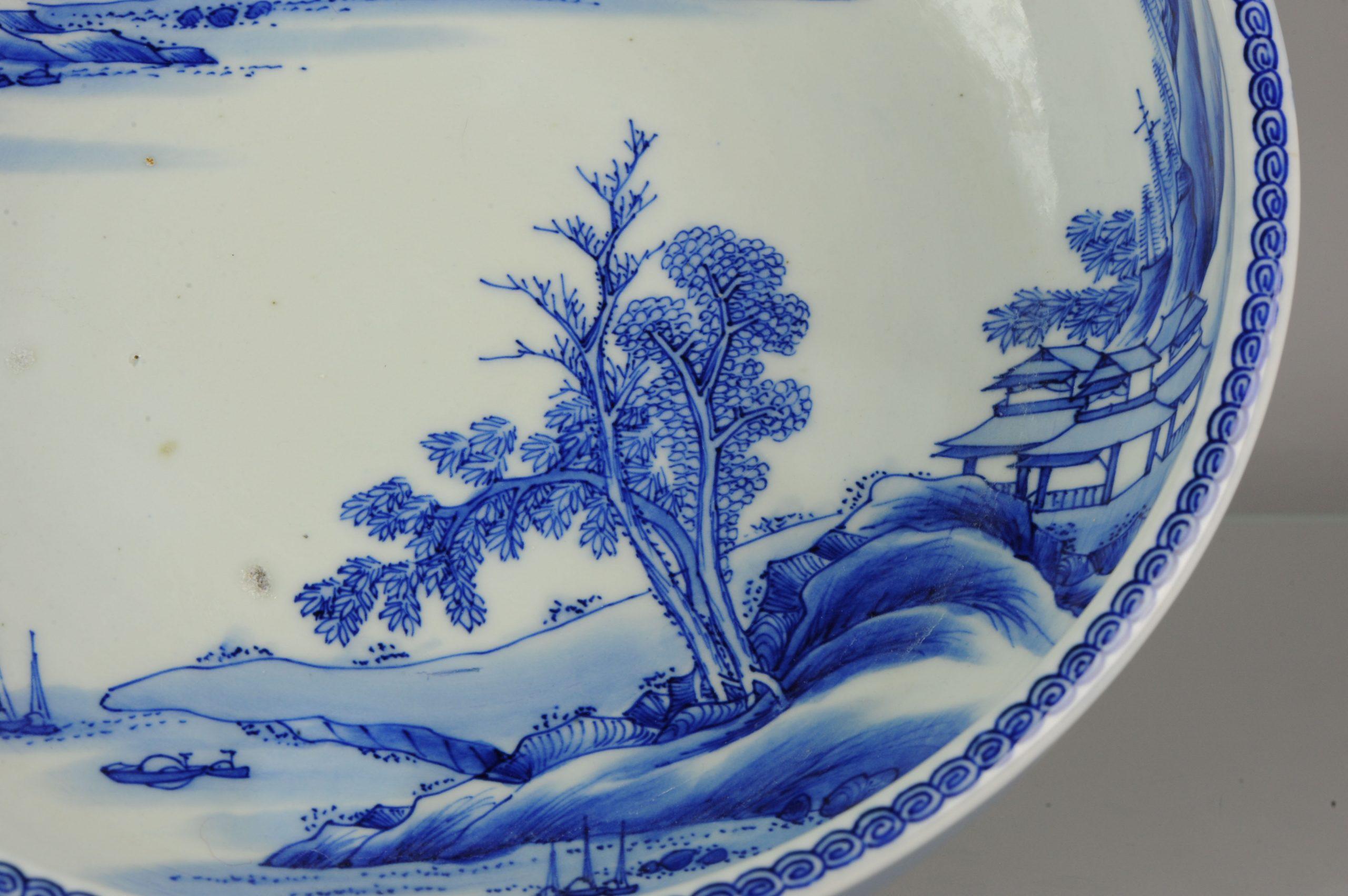 Large Arita Bowl Beautifull Japanese Porcelain 19th Century Edo/Meiji Period For Sale 4