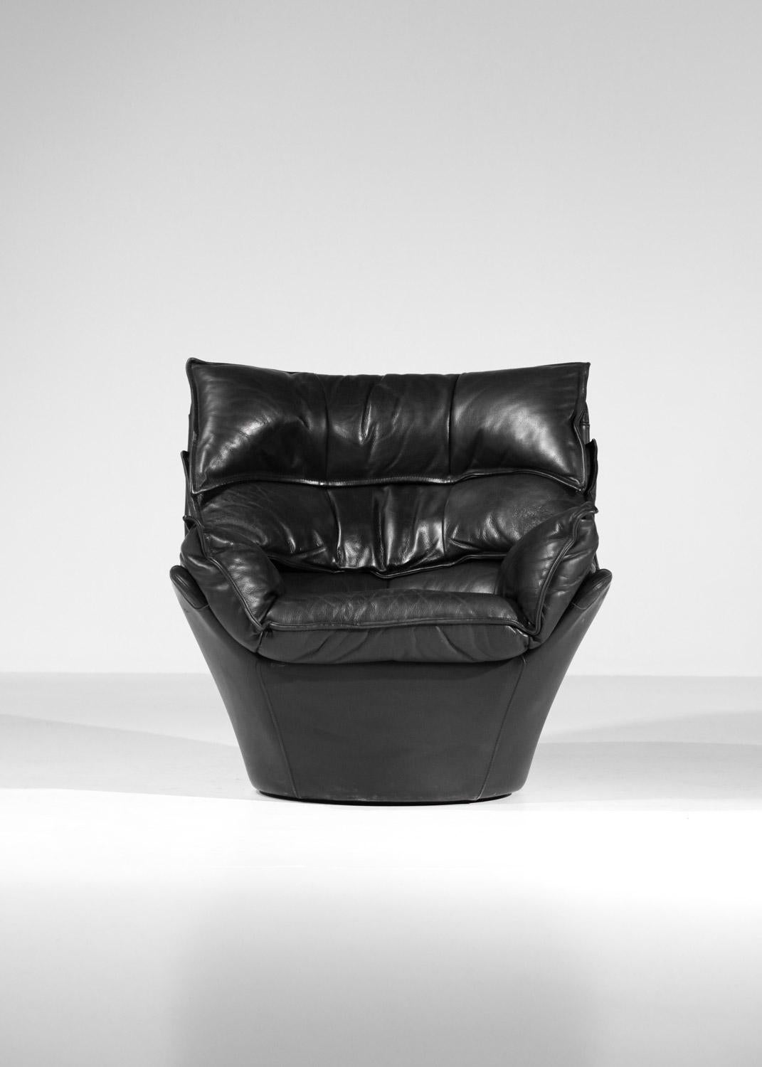 Large armchair and footrest in black leather Bernard Massot years 70/80 7