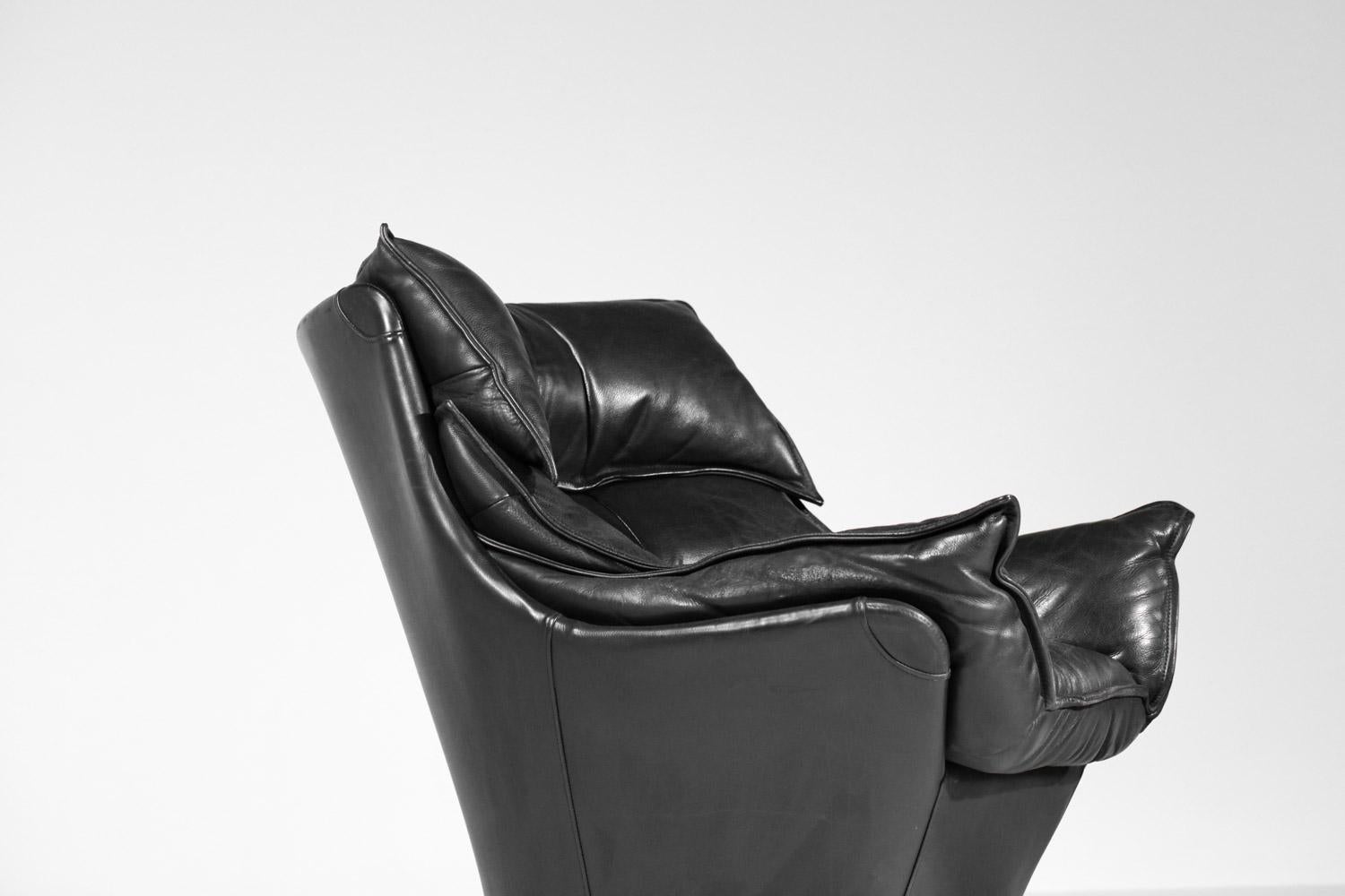 Large armchair and footrest in black leather Bernard Massot years 70/80 For Sale 2