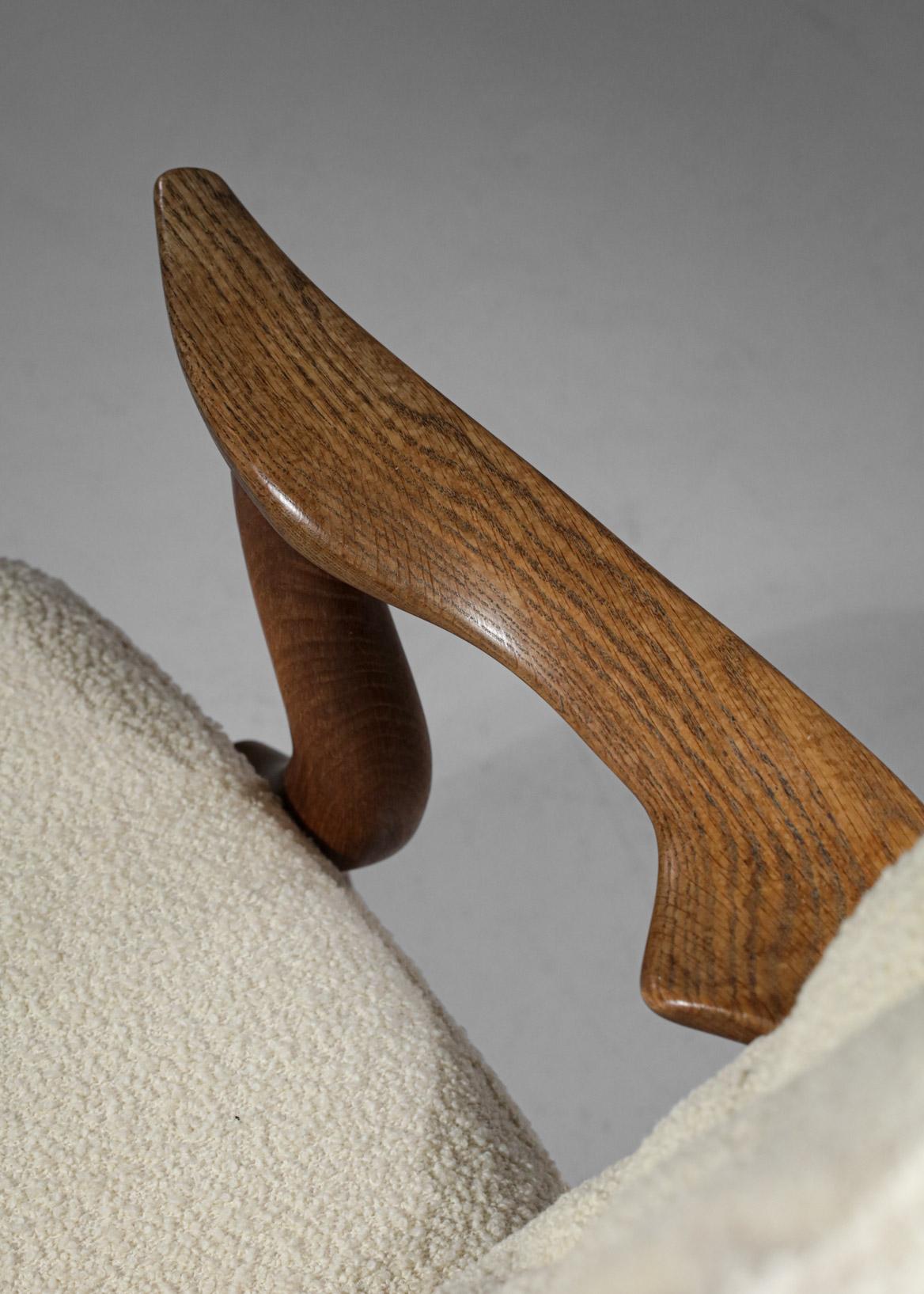 Grand fauteuil Madame modèle Grand Repos de Guillerme et Chambron des années 60 en chêne en vente 6