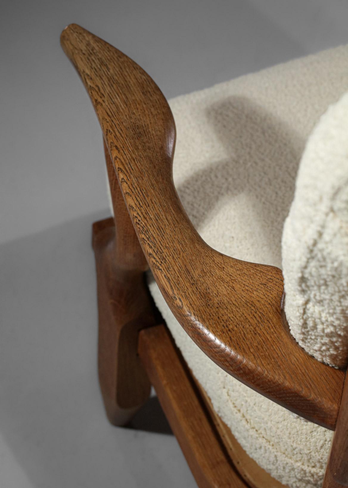 Grand fauteuil Madame modèle Grand Repos de Guillerme et Chambron des années 60 en chêne en vente 13