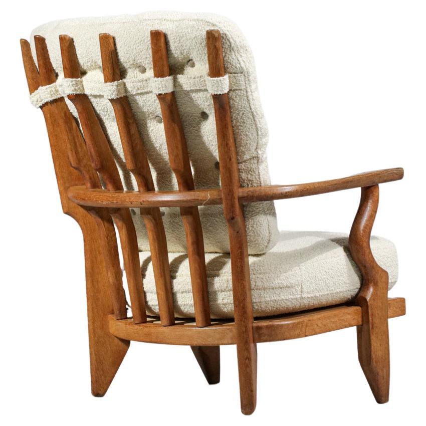 Grand fauteuil Madame modèle Grand Repos de Guillerme et Chambron des années 60 en chêne en vente