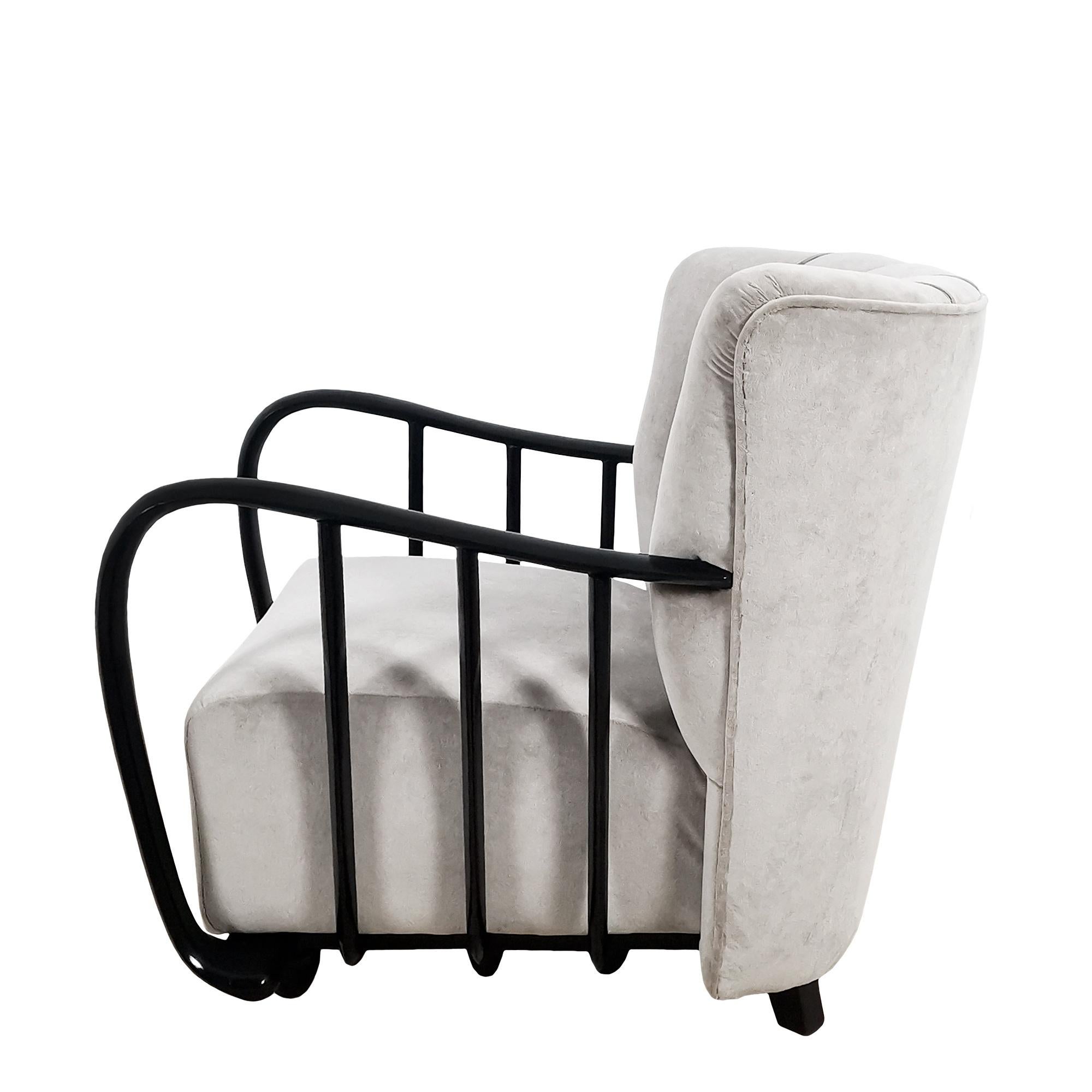 Italian Large Art Deco Armchair by Paolo Buffa in Pearl Gray Fabric - Italy, 1935 For Sale