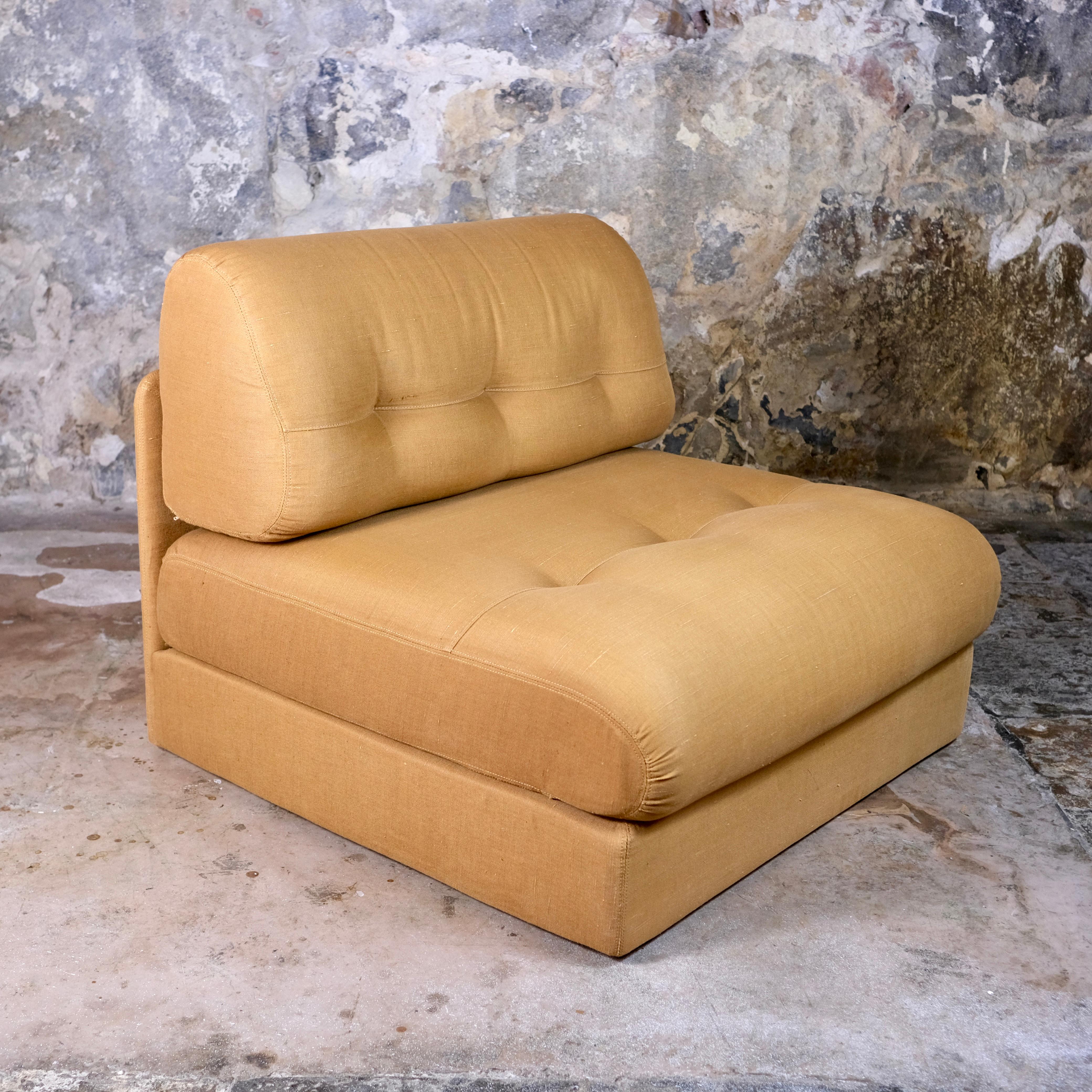 Rare armchair, model Pénélope, designed by Georges Frydman for his own company EFA (Équipement Fonctionnel de l'Habitation), in the 1970s. Made in France.
Color tone 