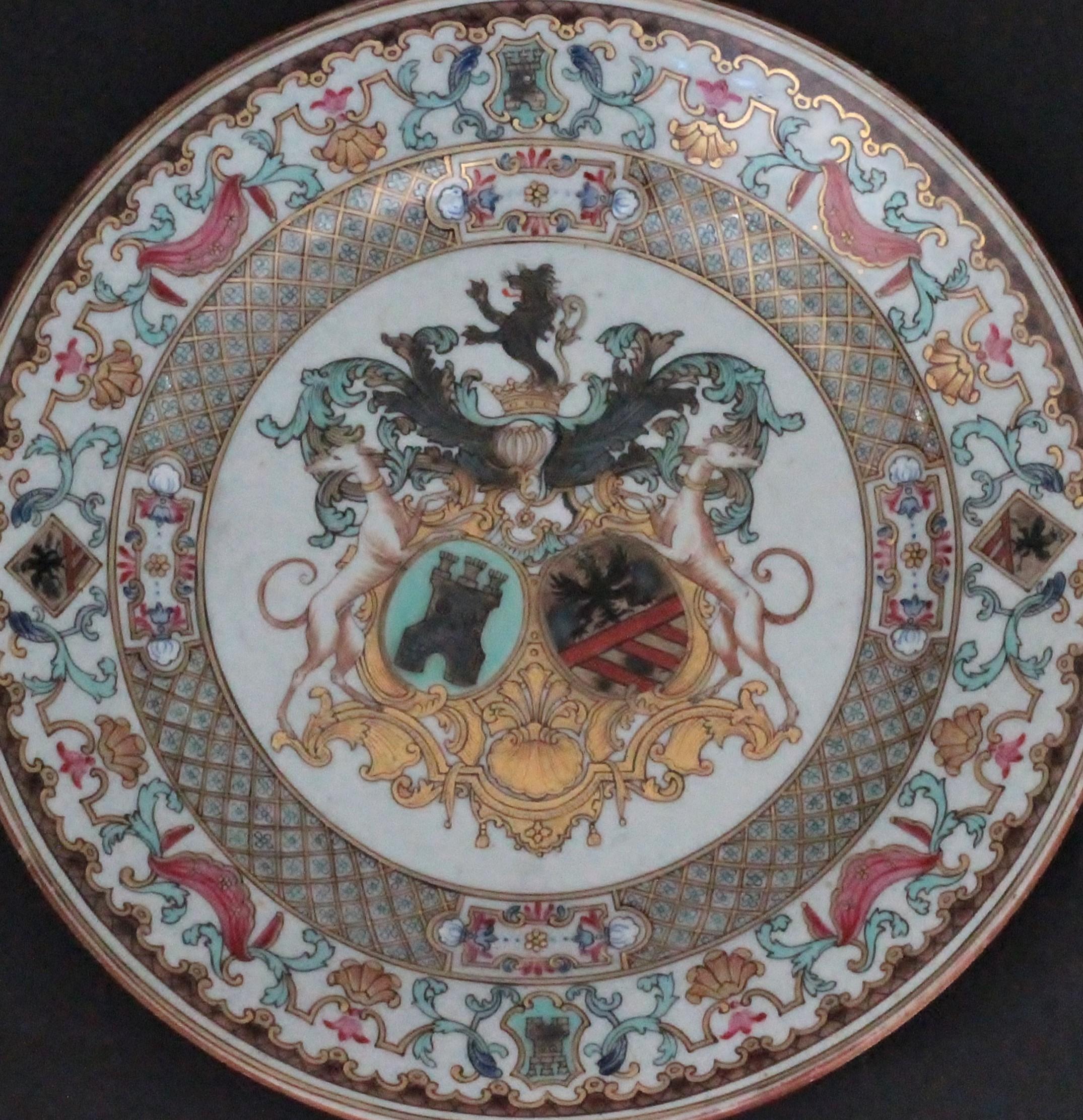 Louis XV Large Armorial Plate in China Porcelain, Yongzheng Period, circa 1730