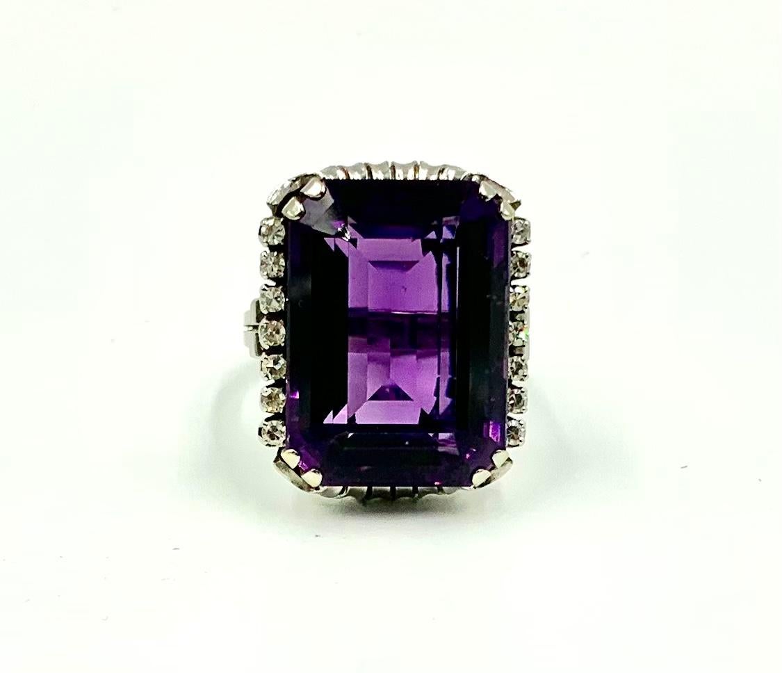 Large Art Deco 22.5 Carat Amethyst, Diamond 18K White Gold Cocktail Ring For Sale 5