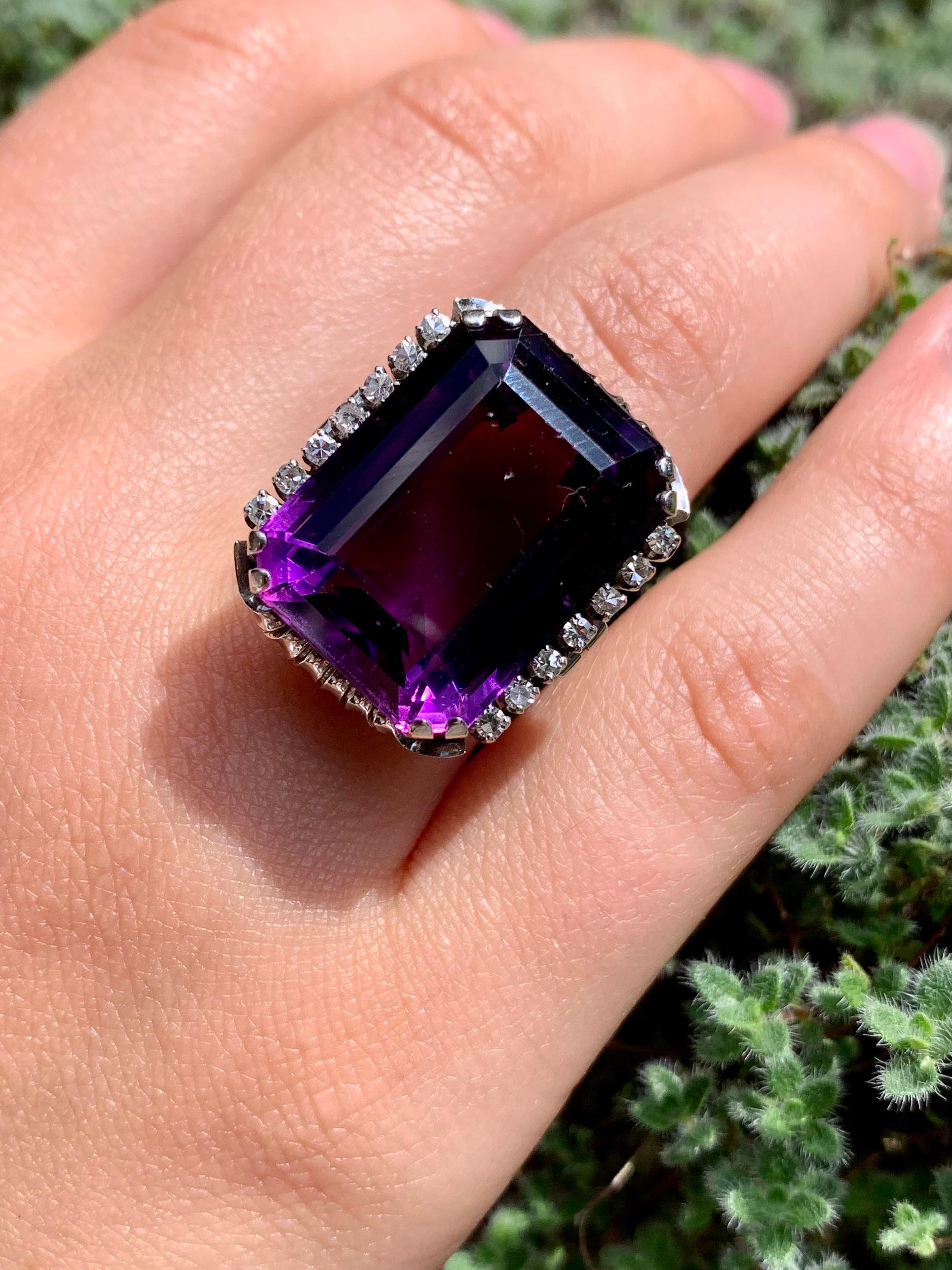 Large Art Deco 22.5 Carat Amethyst, Diamond 18K White Gold Cocktail Ring For Sale 7