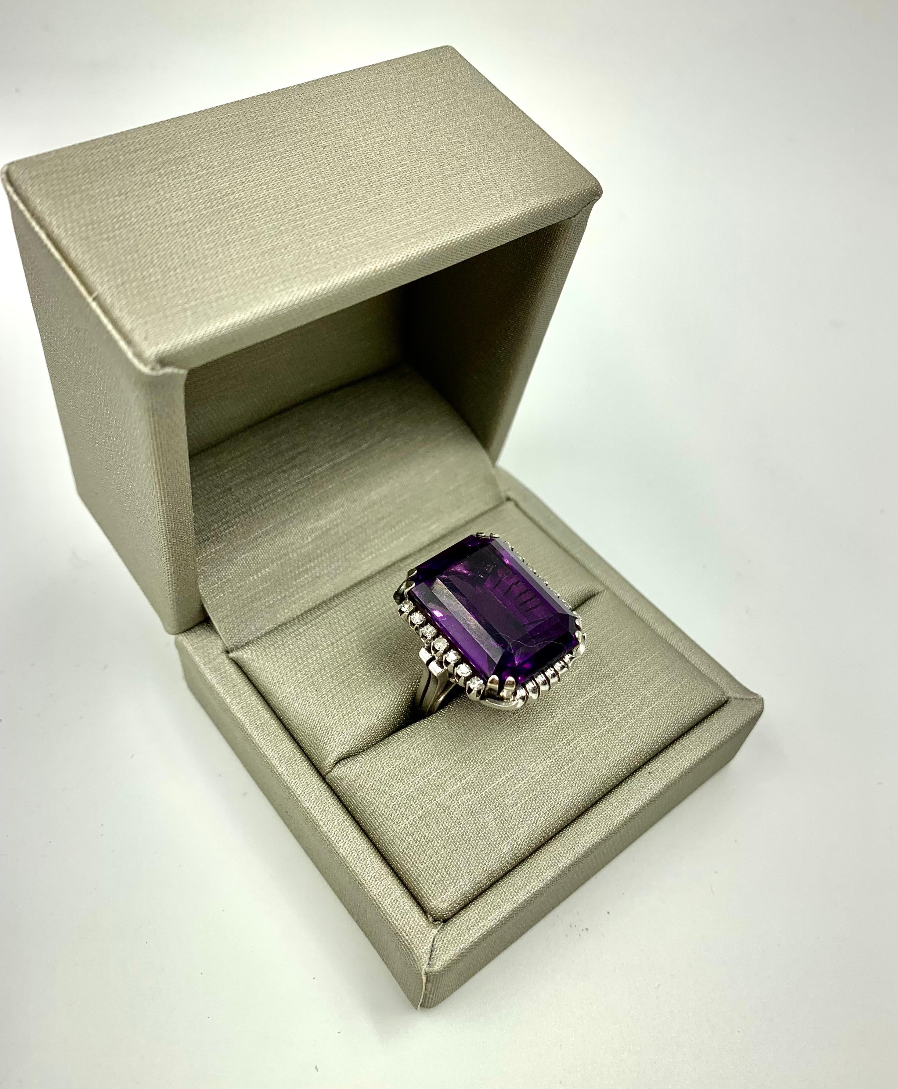 Large Art Deco 22.5 Carat Amethyst, Diamond 18K White Gold Cocktail Ring In Good Condition For Sale In New York, NY