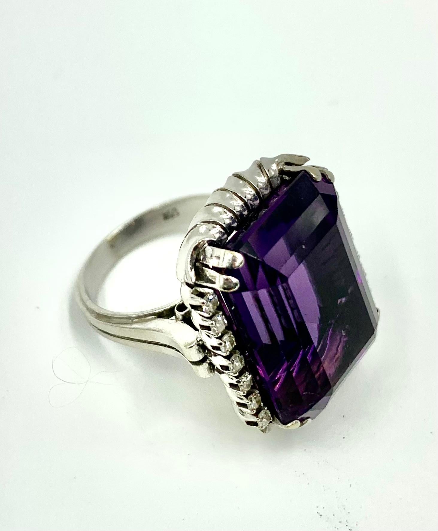 Large Art Deco 22.5 Carat Amethyst, Diamond 18K White Gold Cocktail Ring For Sale 3