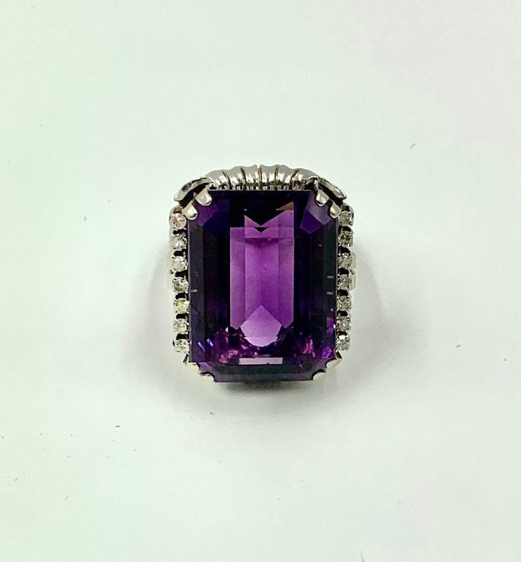 Large Art Deco 22.5 Carat Amethyst, Diamond 18K White Gold Cocktail Ring For Sale 4