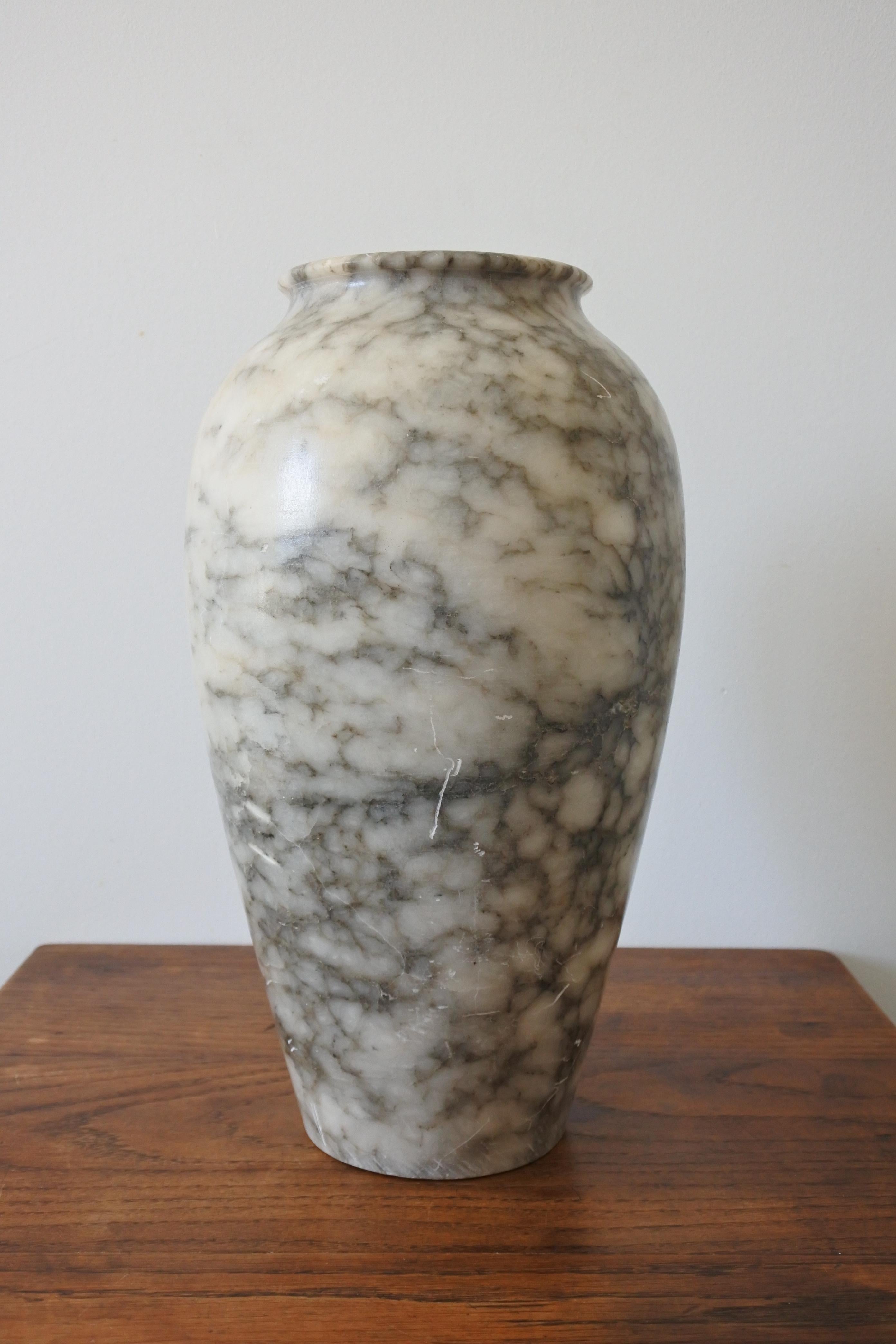 Large Art Deco Alabaster Vase, France 1930s In Good Condition In La Teste De Buch, FR