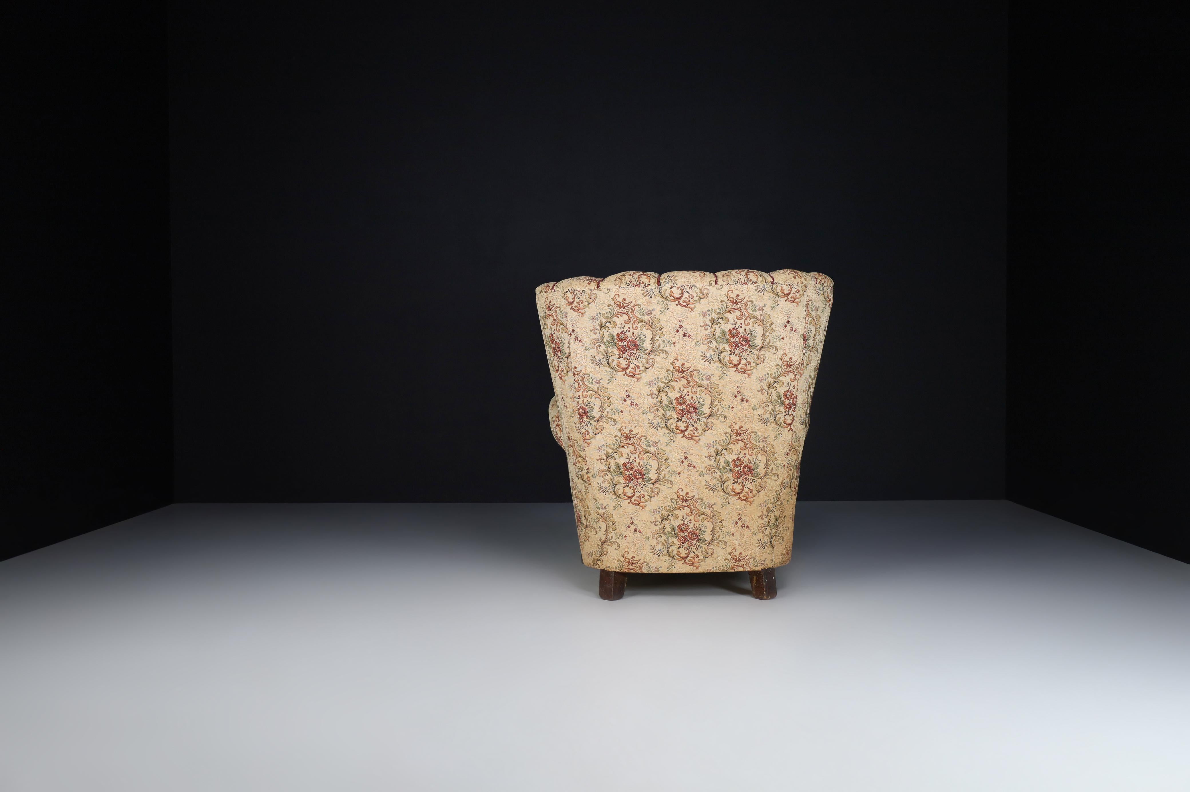 Grand fauteuil Art Déco en tissu floral d'origine Prague, années 1930 en vente 1
