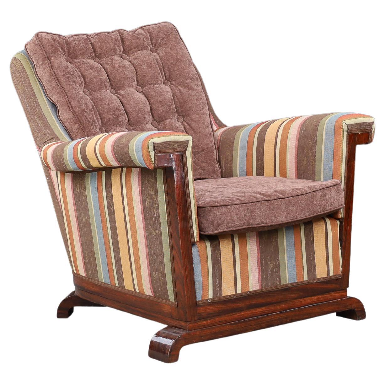 Grand fauteuil Art déco en tissu retapissé et en noyer, Prague, années 1930 en vente