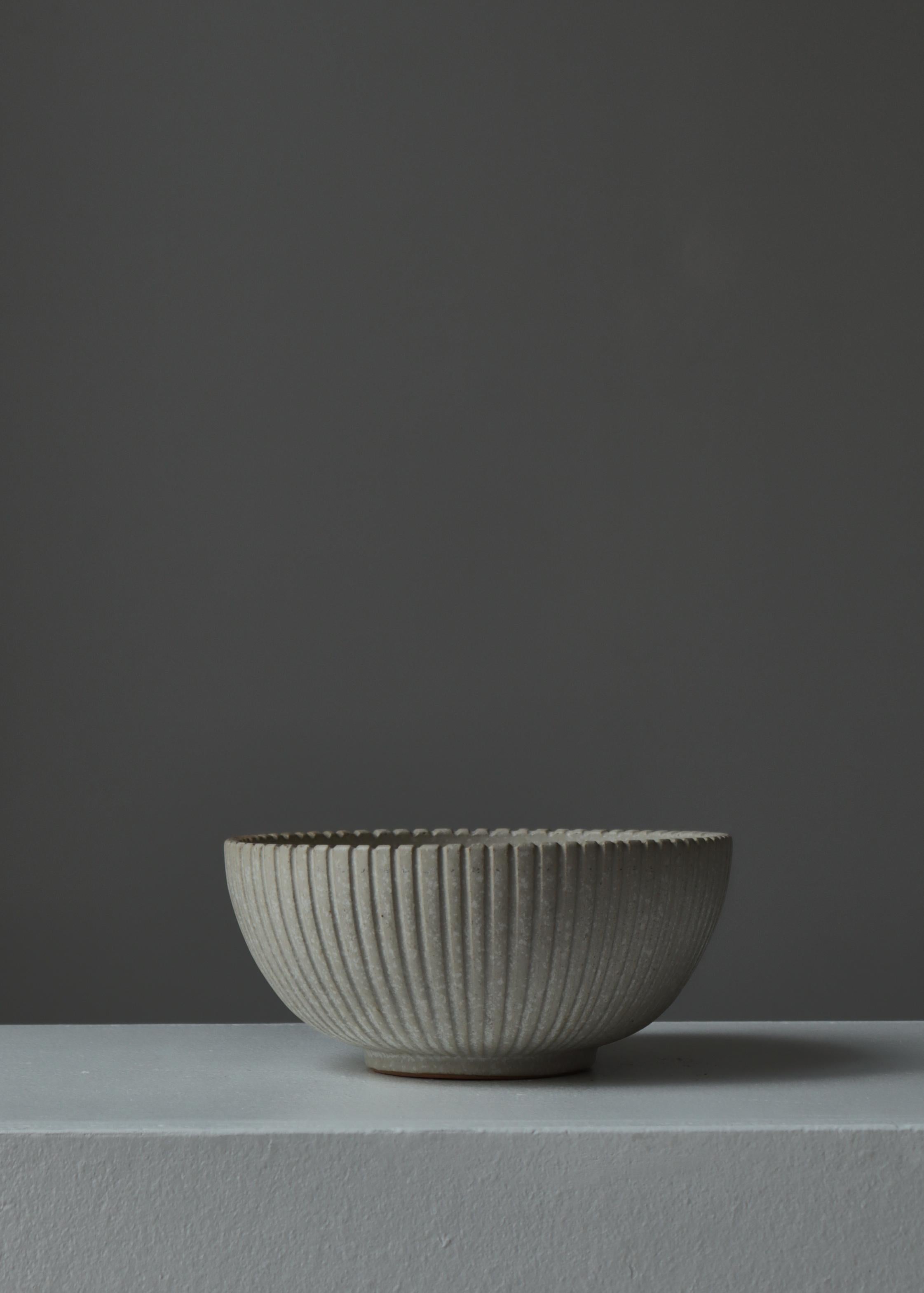 Scandinave moderne Grand bol en grès fait main Art Deco Arne Bang 