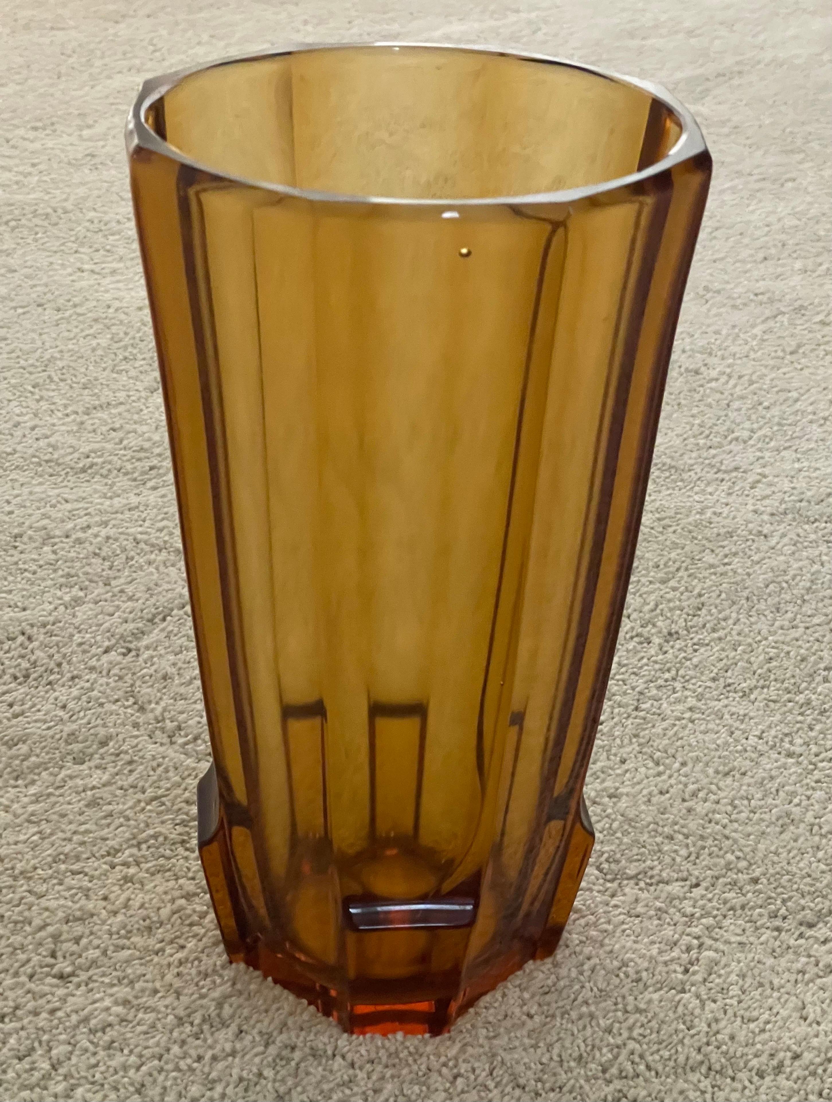Large Art Deco amber colored art glass faceted vase by Josef Hoffmann for Moser Glassworks, circa 1930s. The piece is in very good vintage condition with no chips or cracks (there are a few small air bubbles in the piece) and measures 6.5