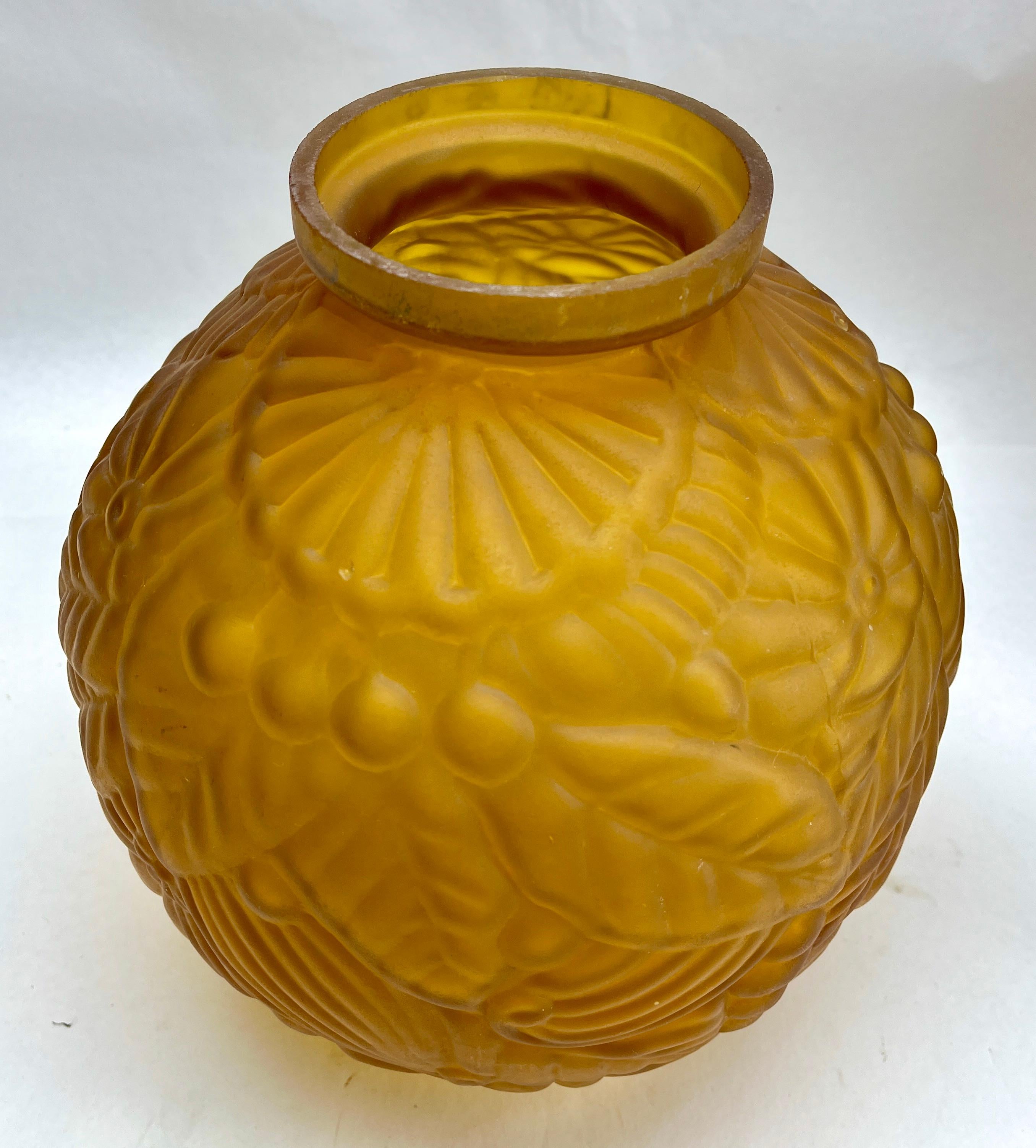 French Large Art Deco Ball Vase in Gold-Coloured Frosted Opaline Glass Stylized Relief For Sale