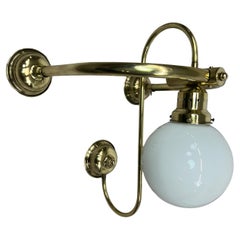 Große Art-Deco-Wandlampe aus Messing